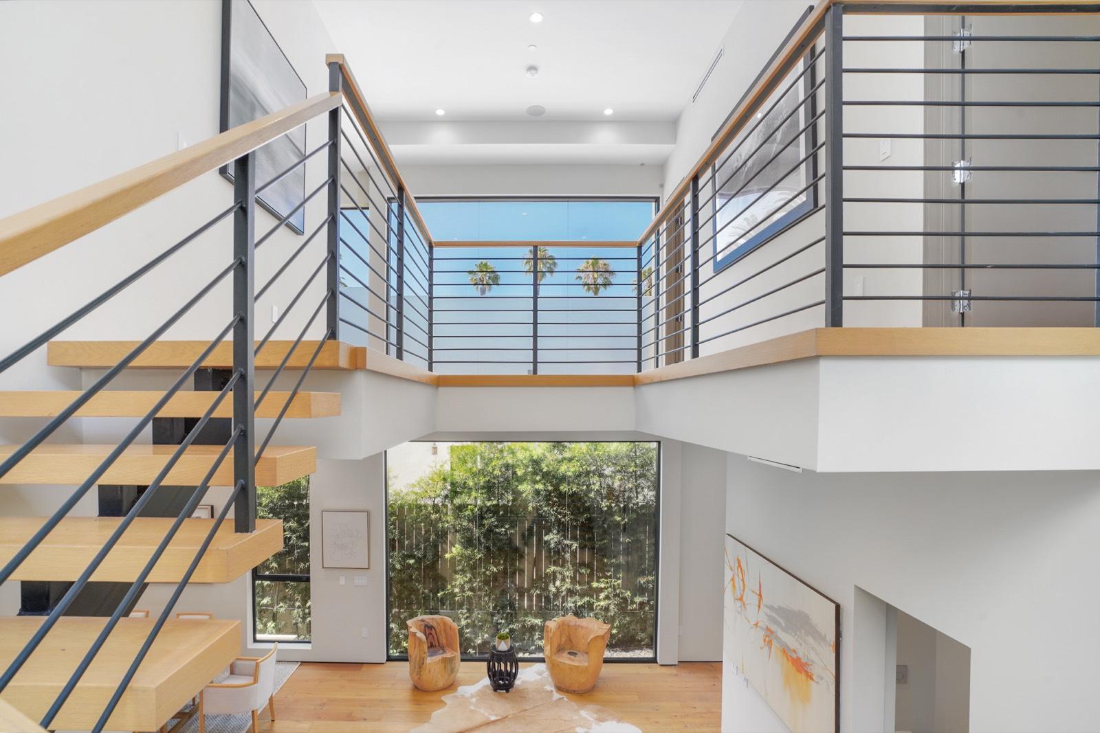 Ah's Modern Bright Fortress Home — photo 7