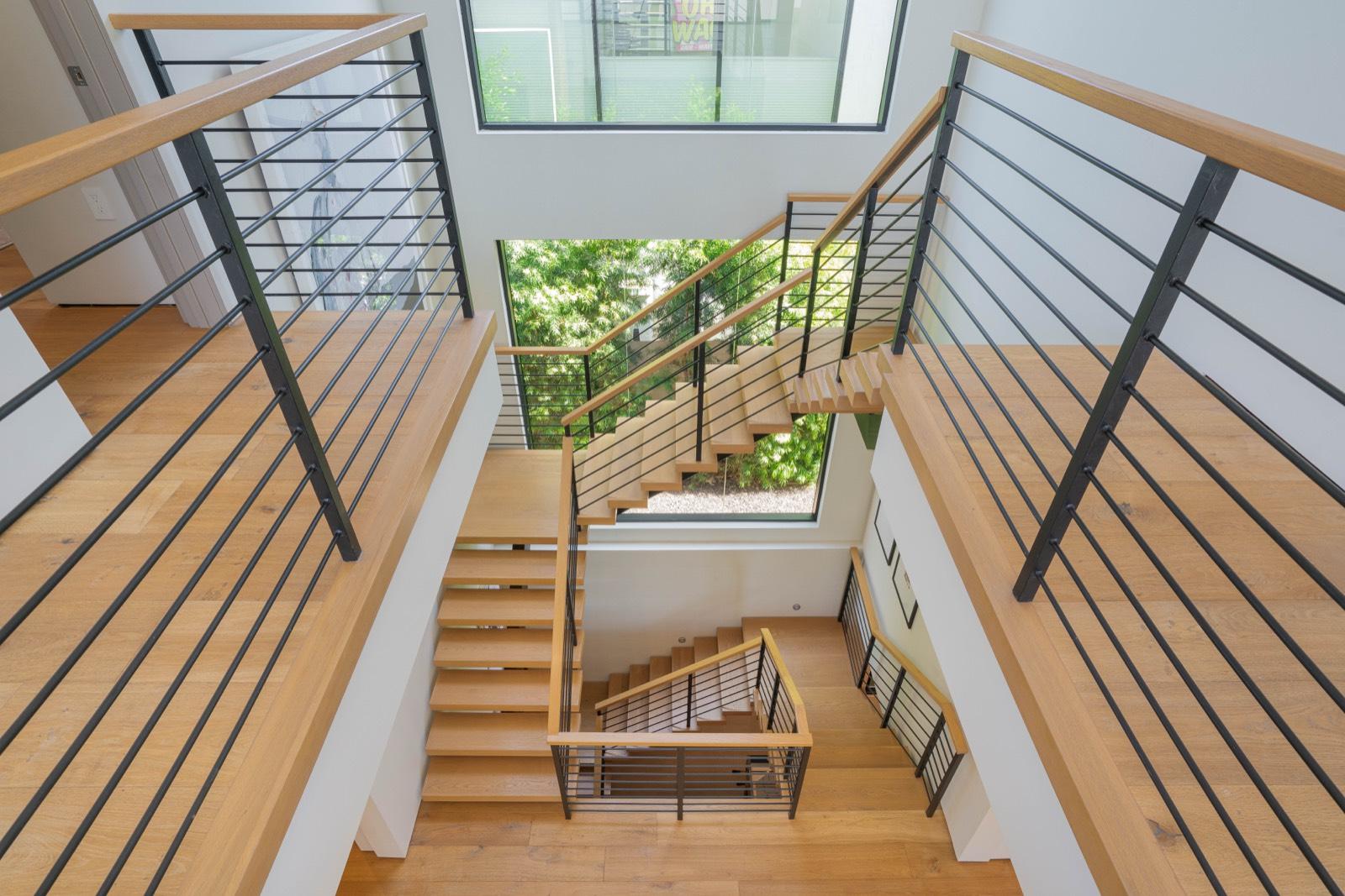 Ah's Modern Bright Fortress Home — photo 8