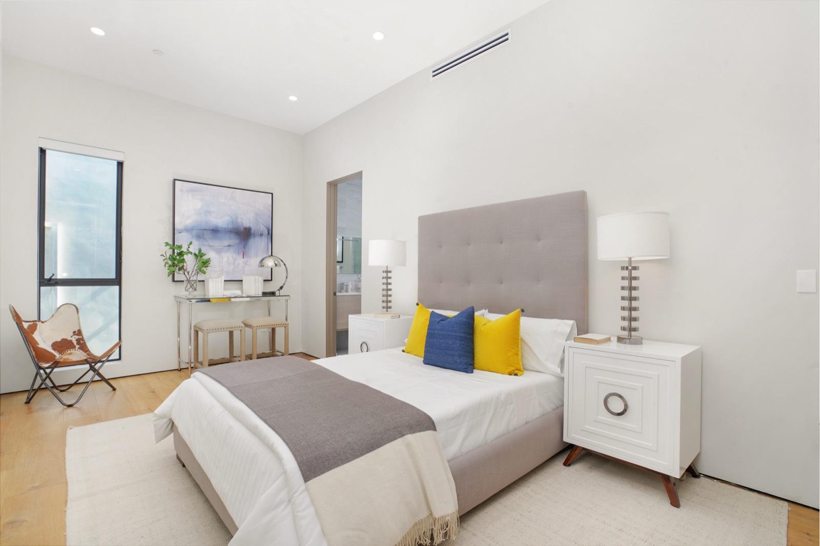 Ah's Modern Bright Fortress Home — photo 11