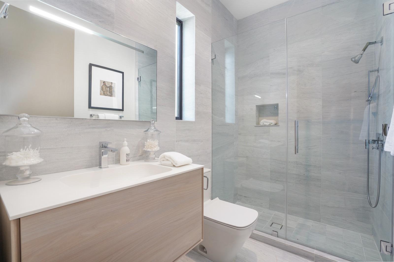 Ah's Modern Bright Fortress Home — photo 12