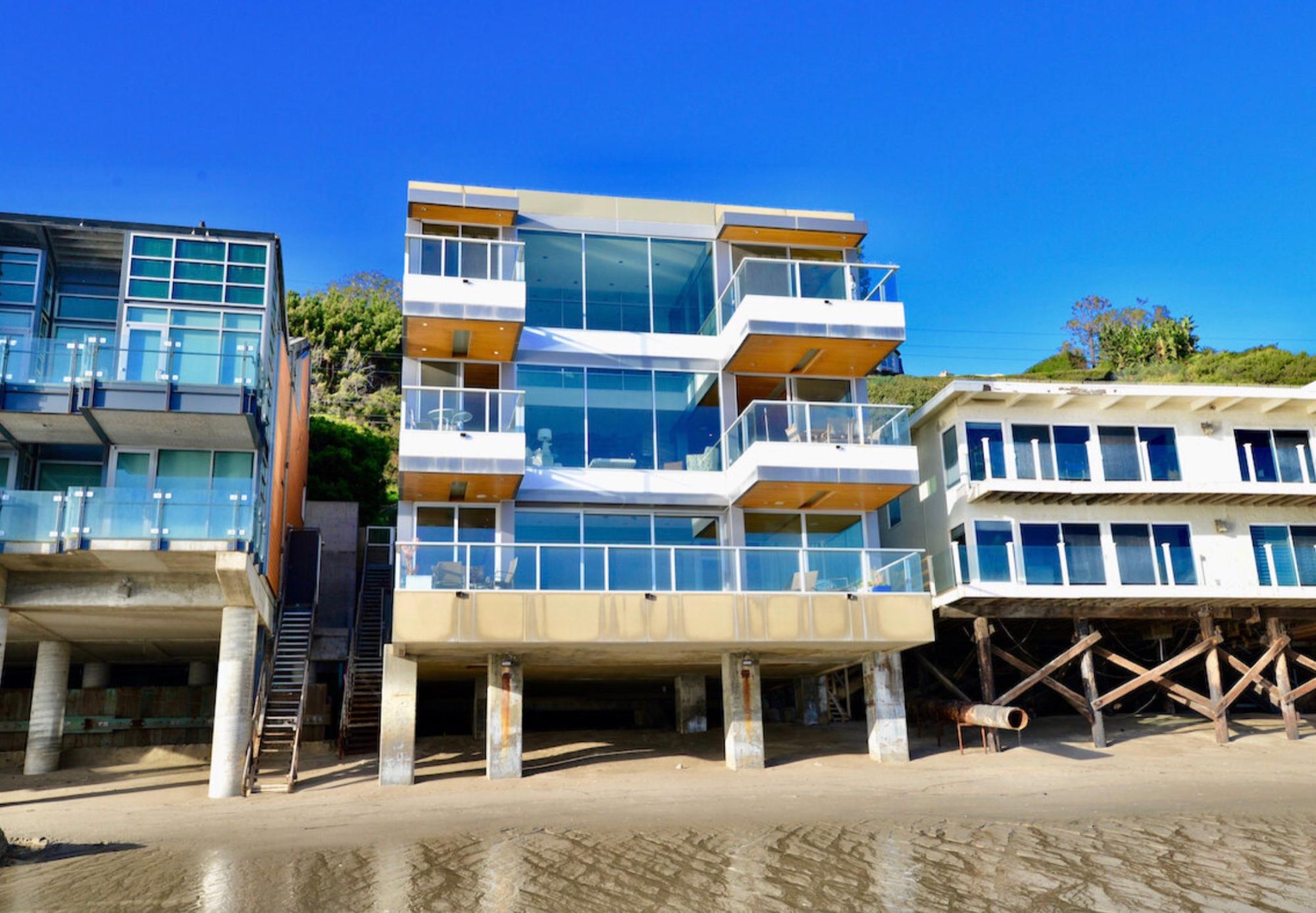 AJ's Modern Beachfront Home — photo 1