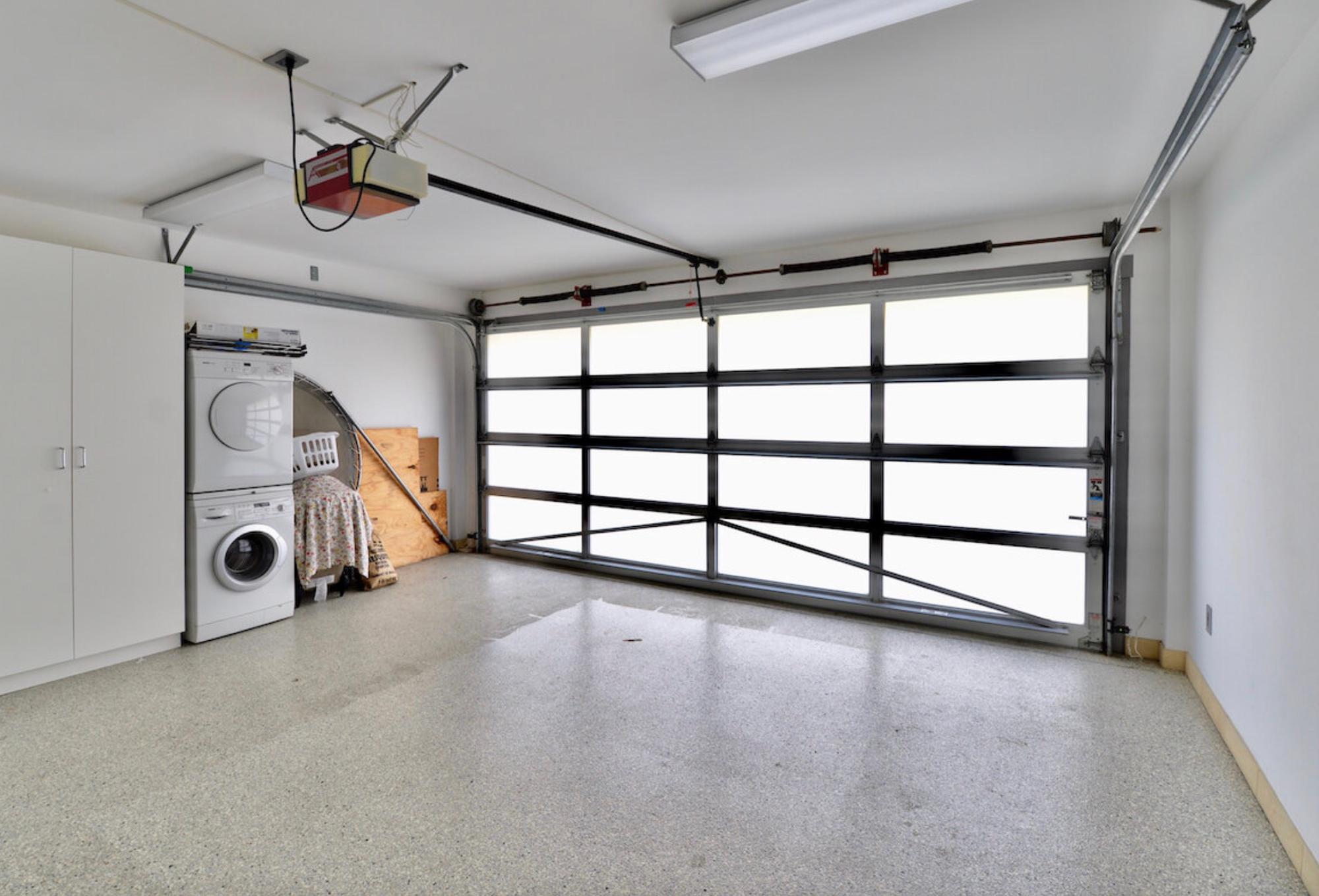 AJ's Modern Beachfront Home — photo 3