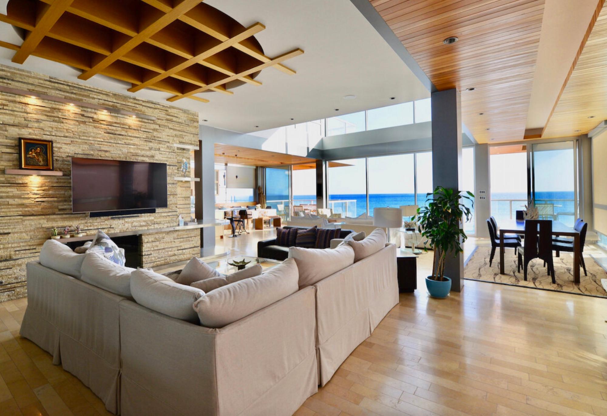 AJ's Modern Beachfront Home — photo 4