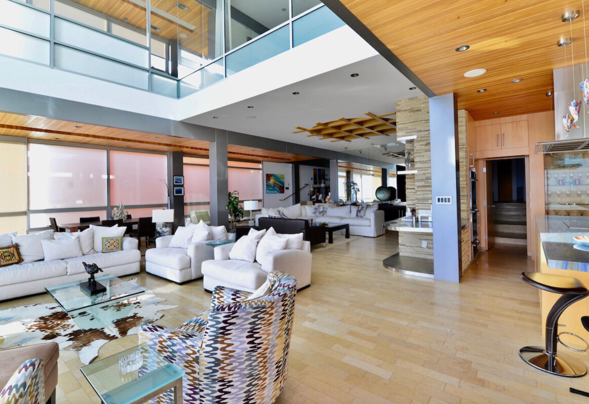 AJ's Modern Beachfront Home — photo 7