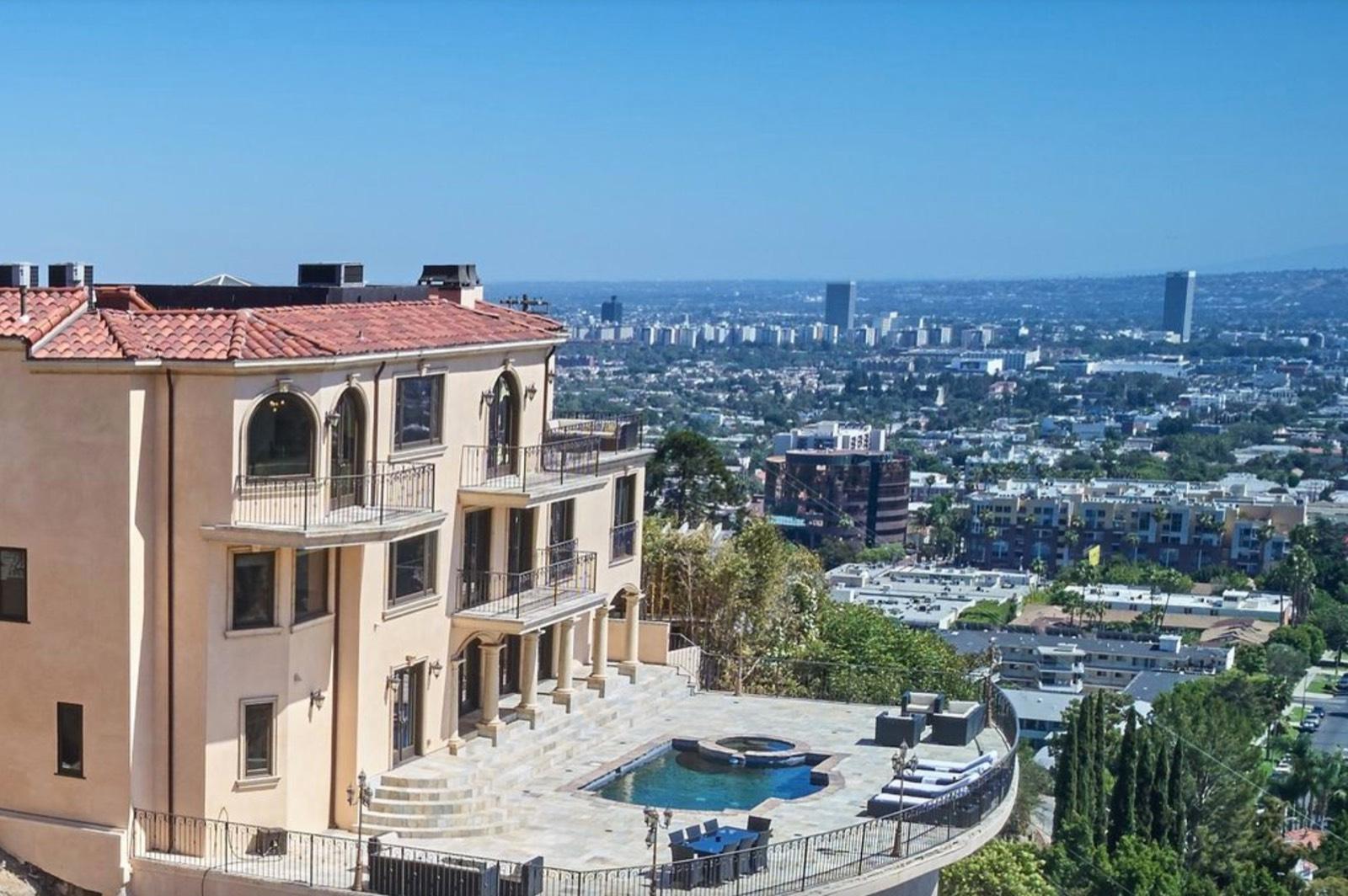Alex Hollywood Hills House — photo 2