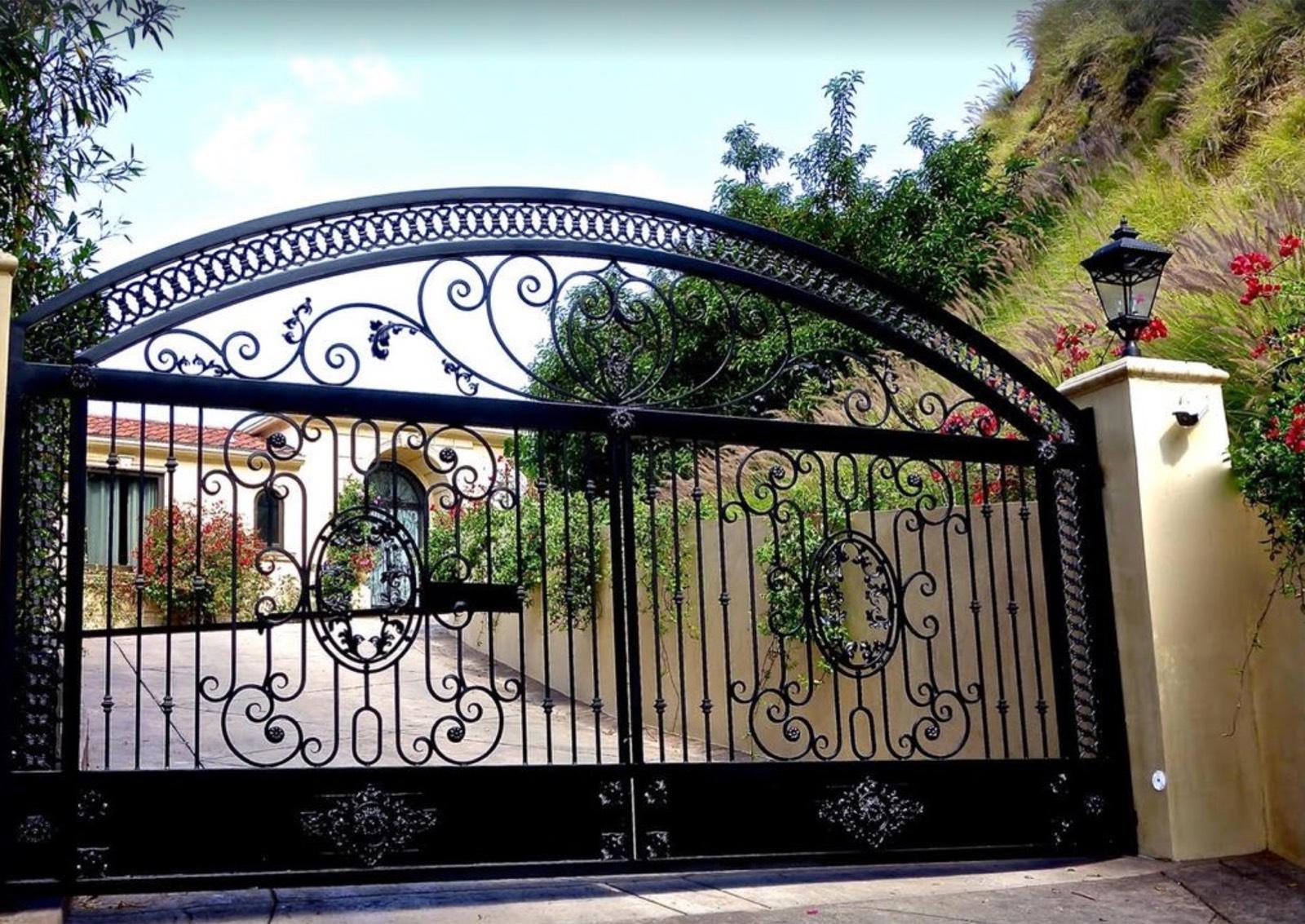 Alex Hollywood Hills House — photo 3