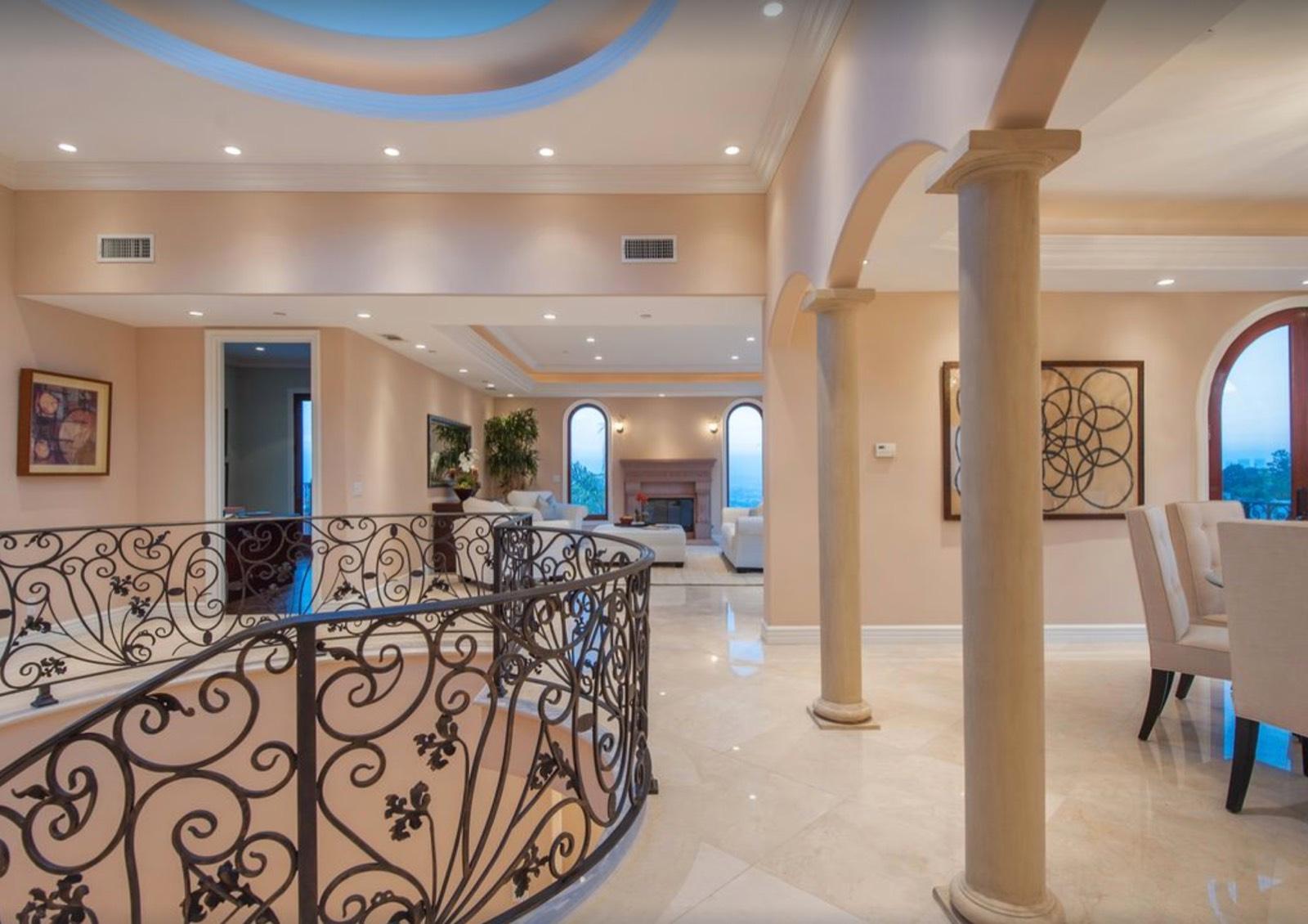 Alex Hollywood Hills House — photo 6