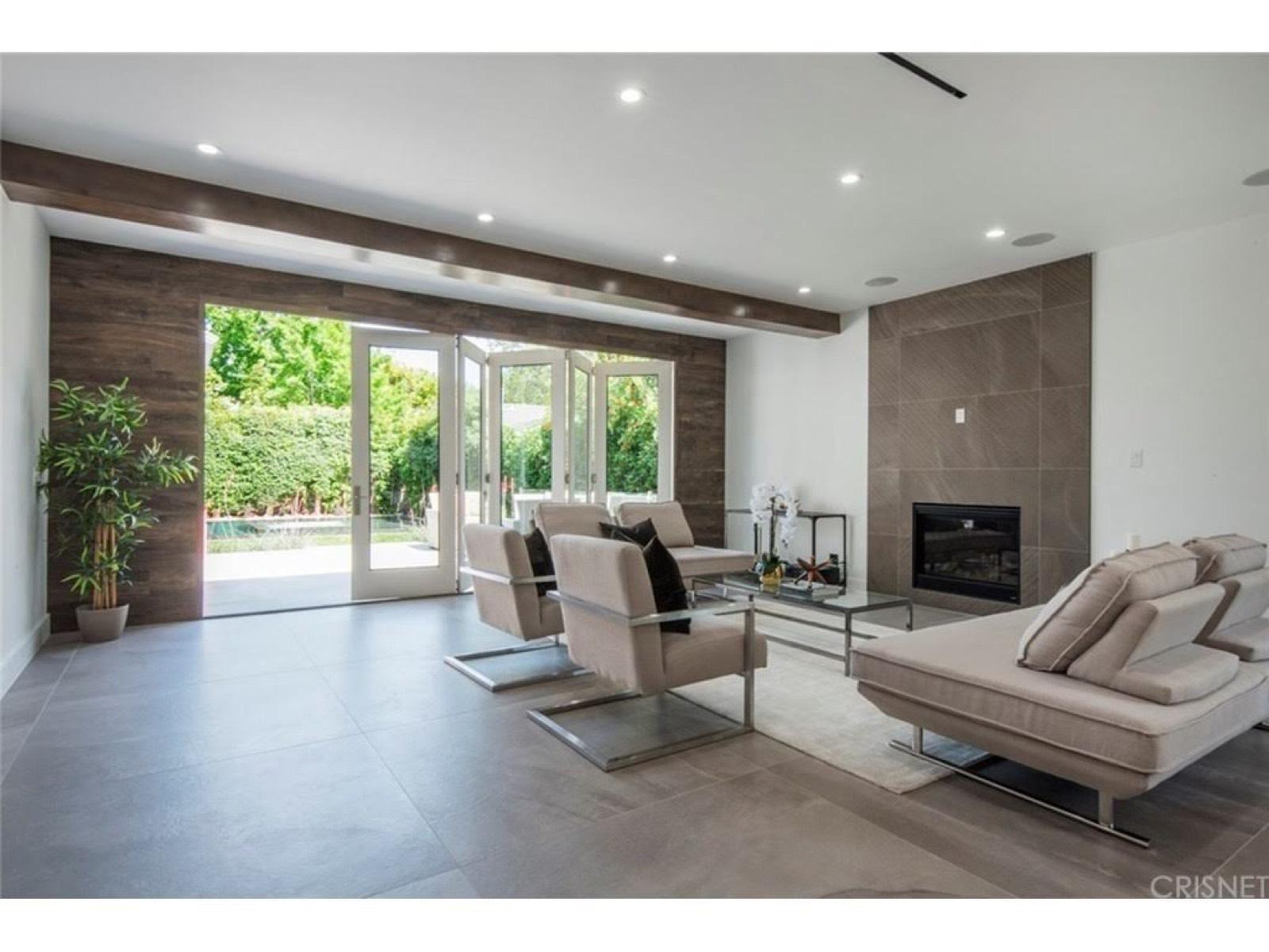 Alex's Sherman Oaks House — photo 2