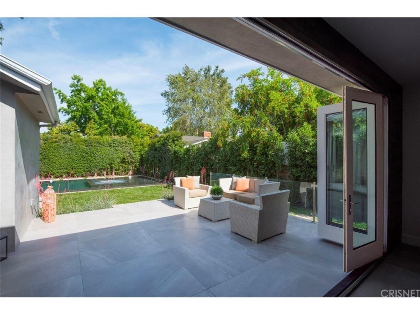 Alex's Sherman Oaks House — photo 3