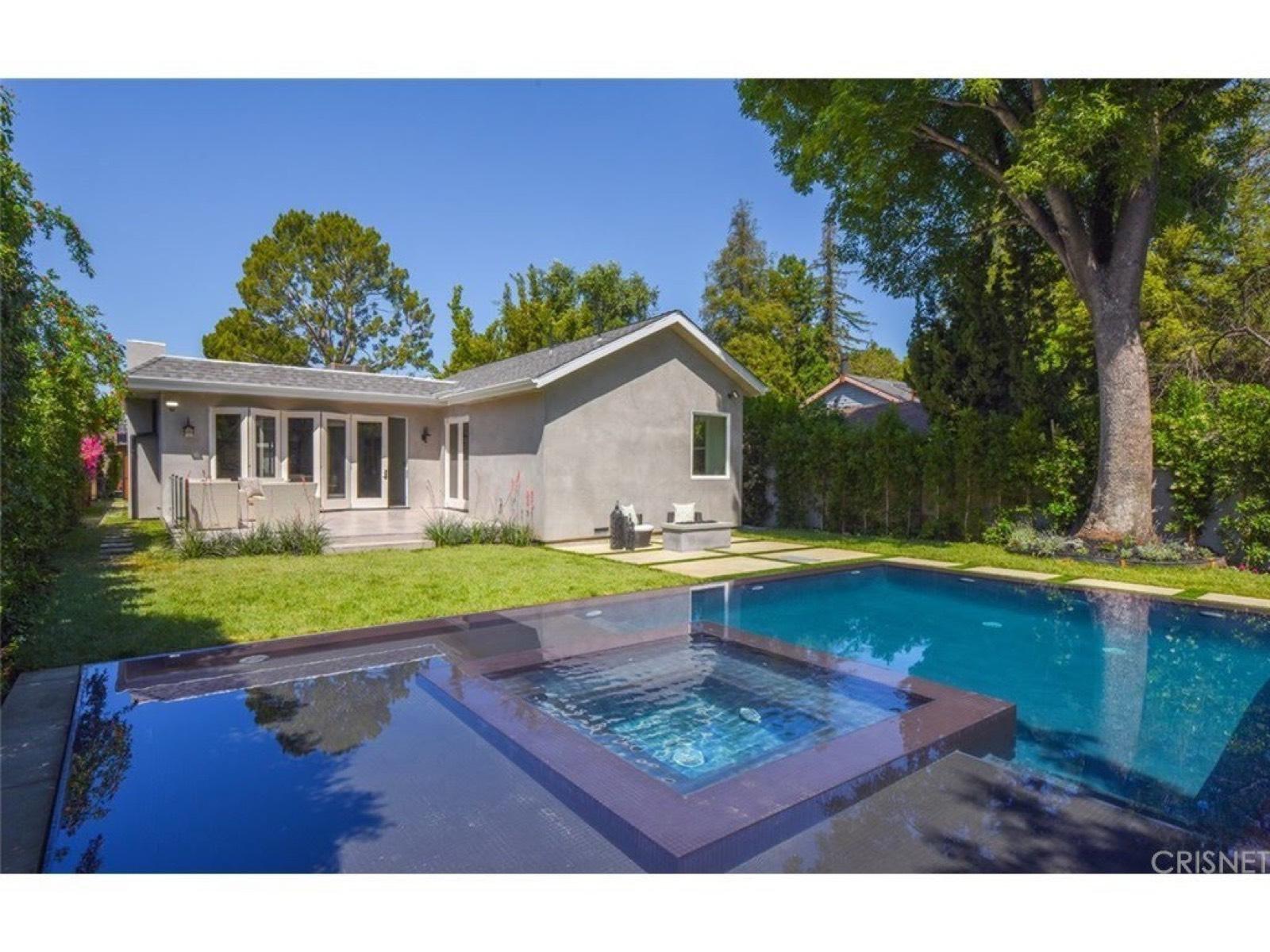 Alex's Sherman Oaks House — photo 1