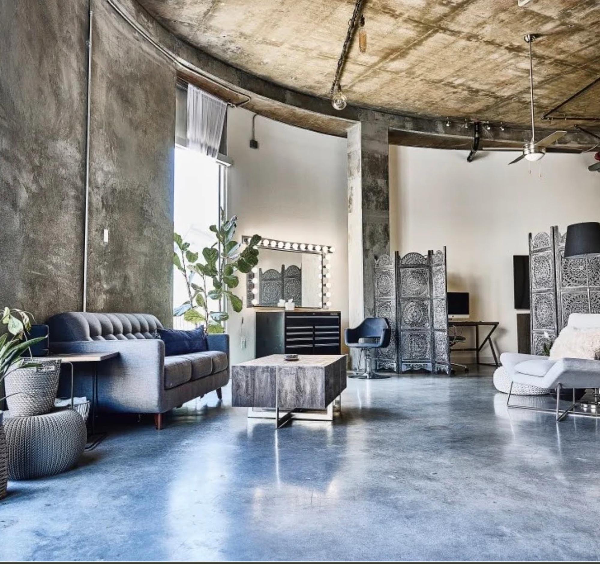 AM's Artsy Apartment Loft — photo 2