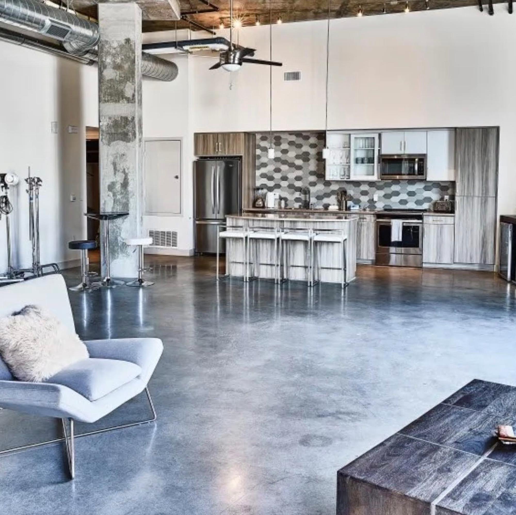 AM's Artsy Apartment Loft — photo 3