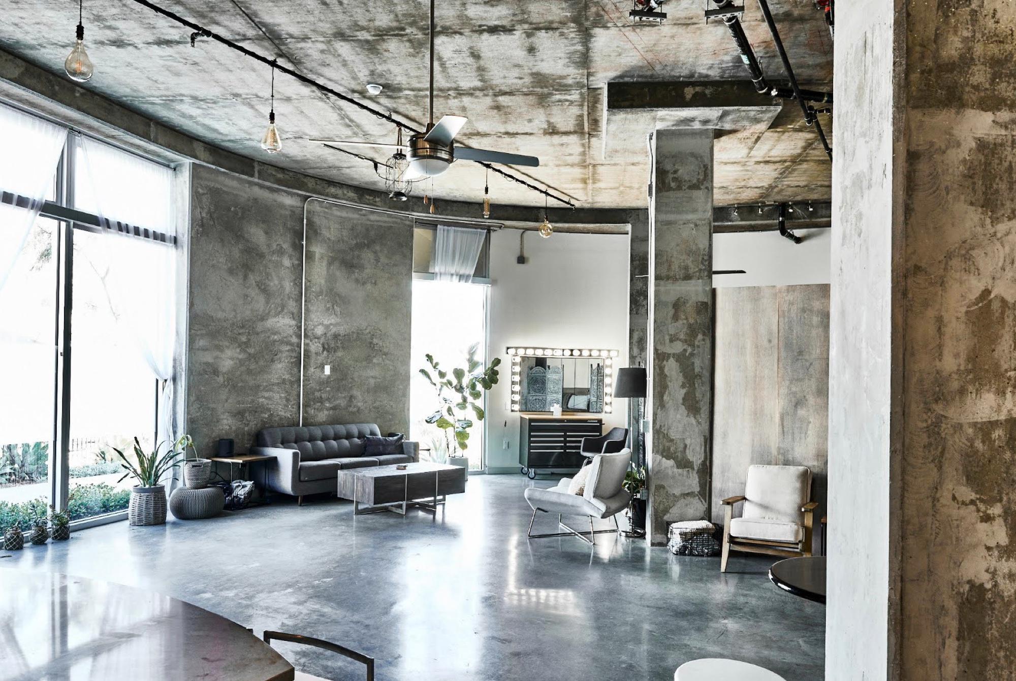 AM's Artsy Apartment Loft — photo 4