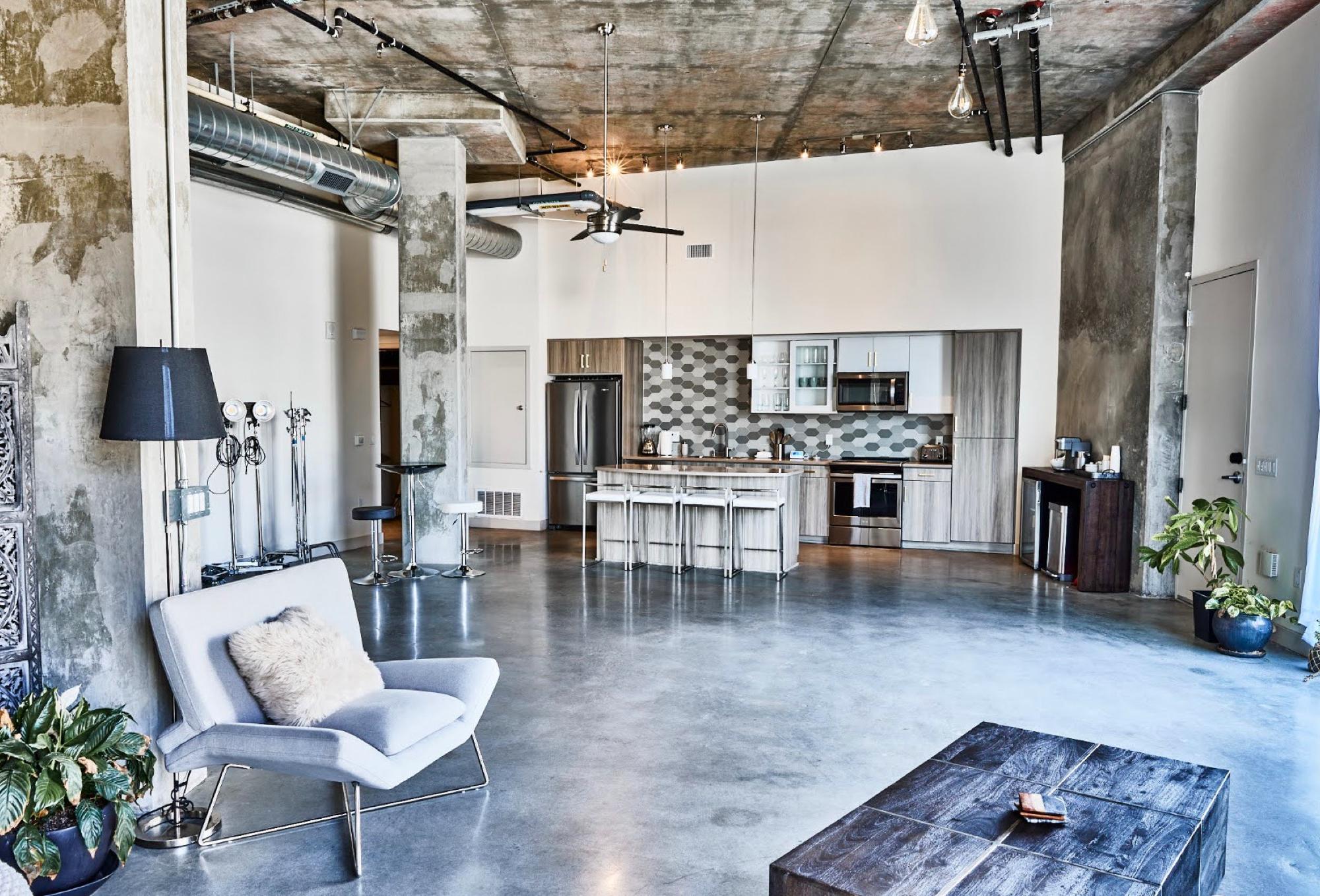 AM's Artsy Apartment Loft — photo 1