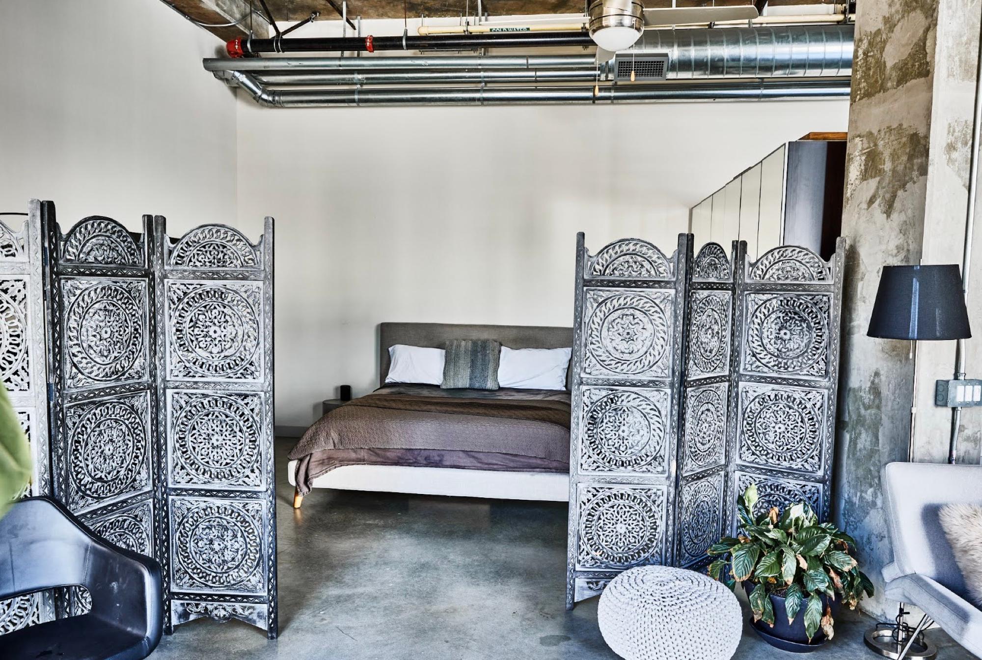 AM's Artsy Apartment Loft — photo 9