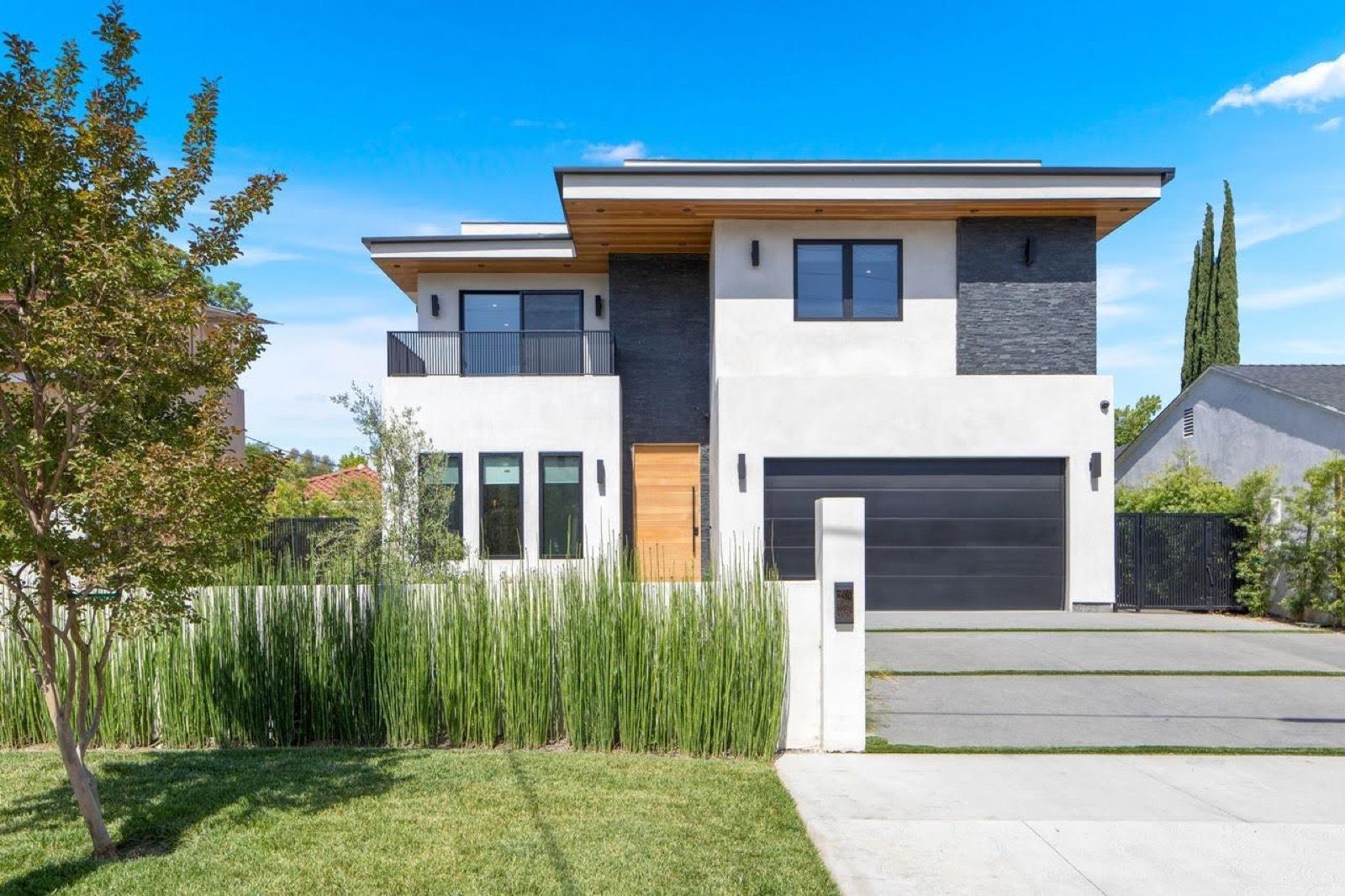 AP’s modern Encino — photo 1