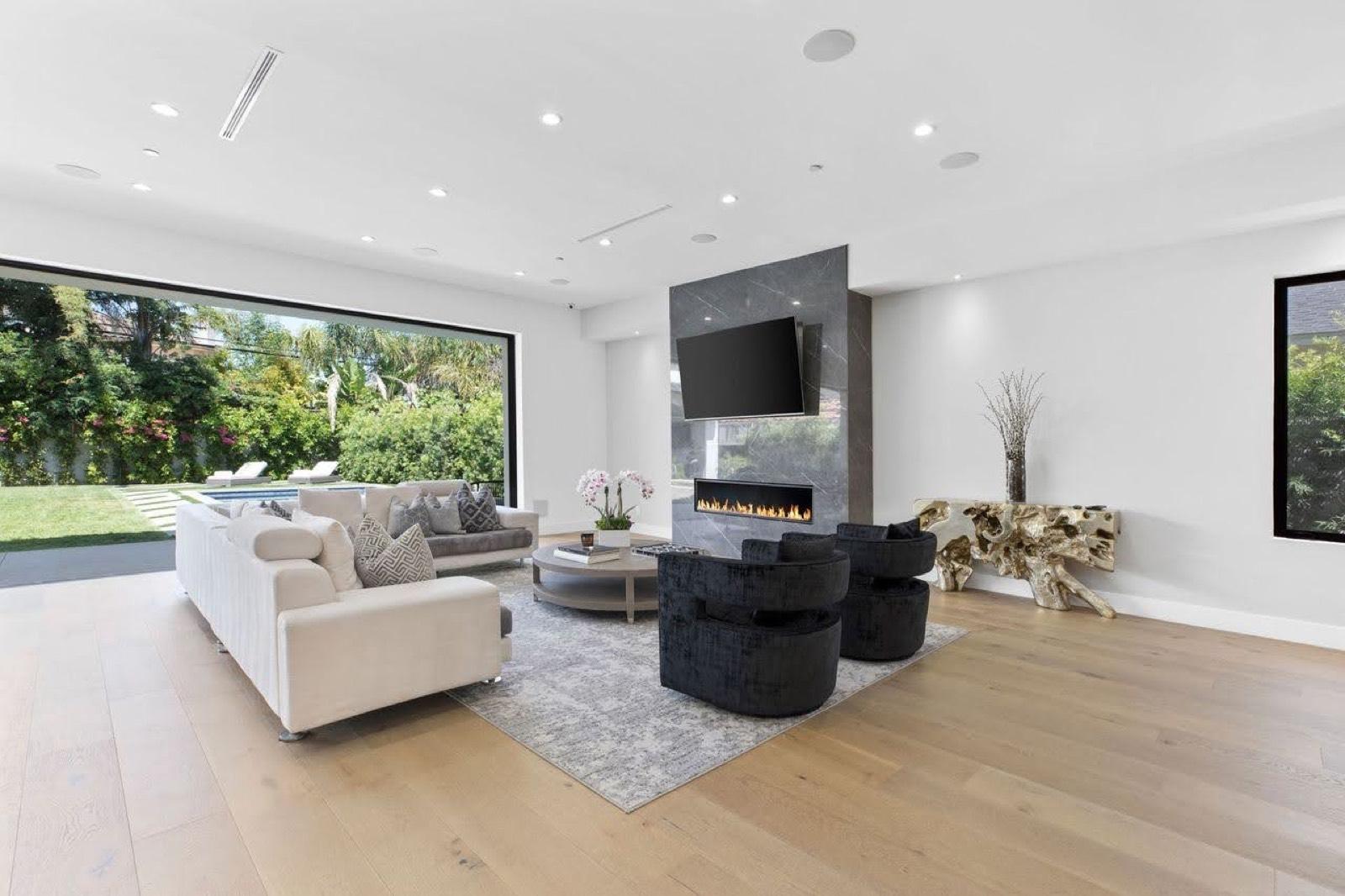 AP’s modern Encino — photo 8