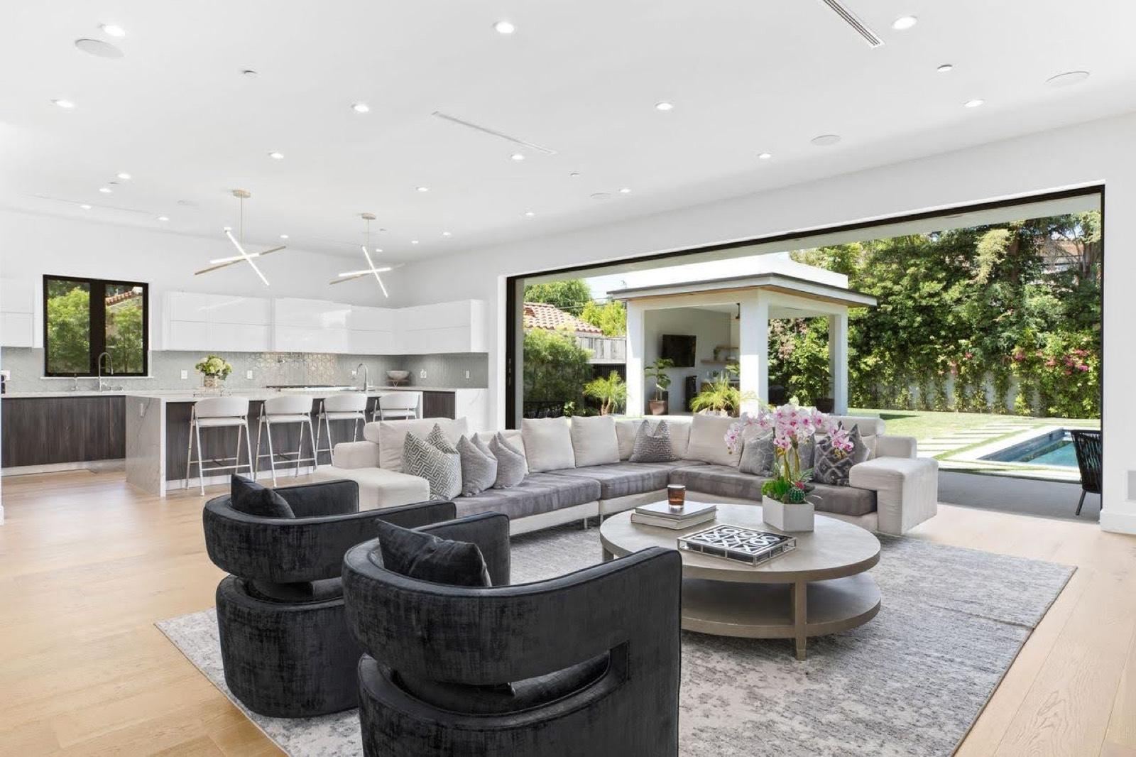 AP’s modern Encino — photo 9