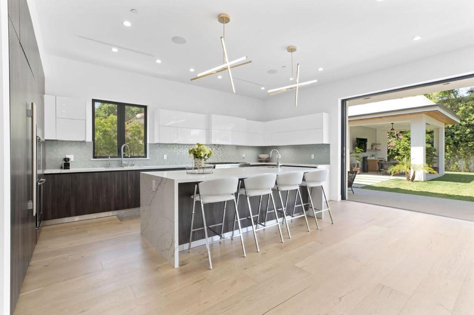 AP’s modern Encino — photo 10