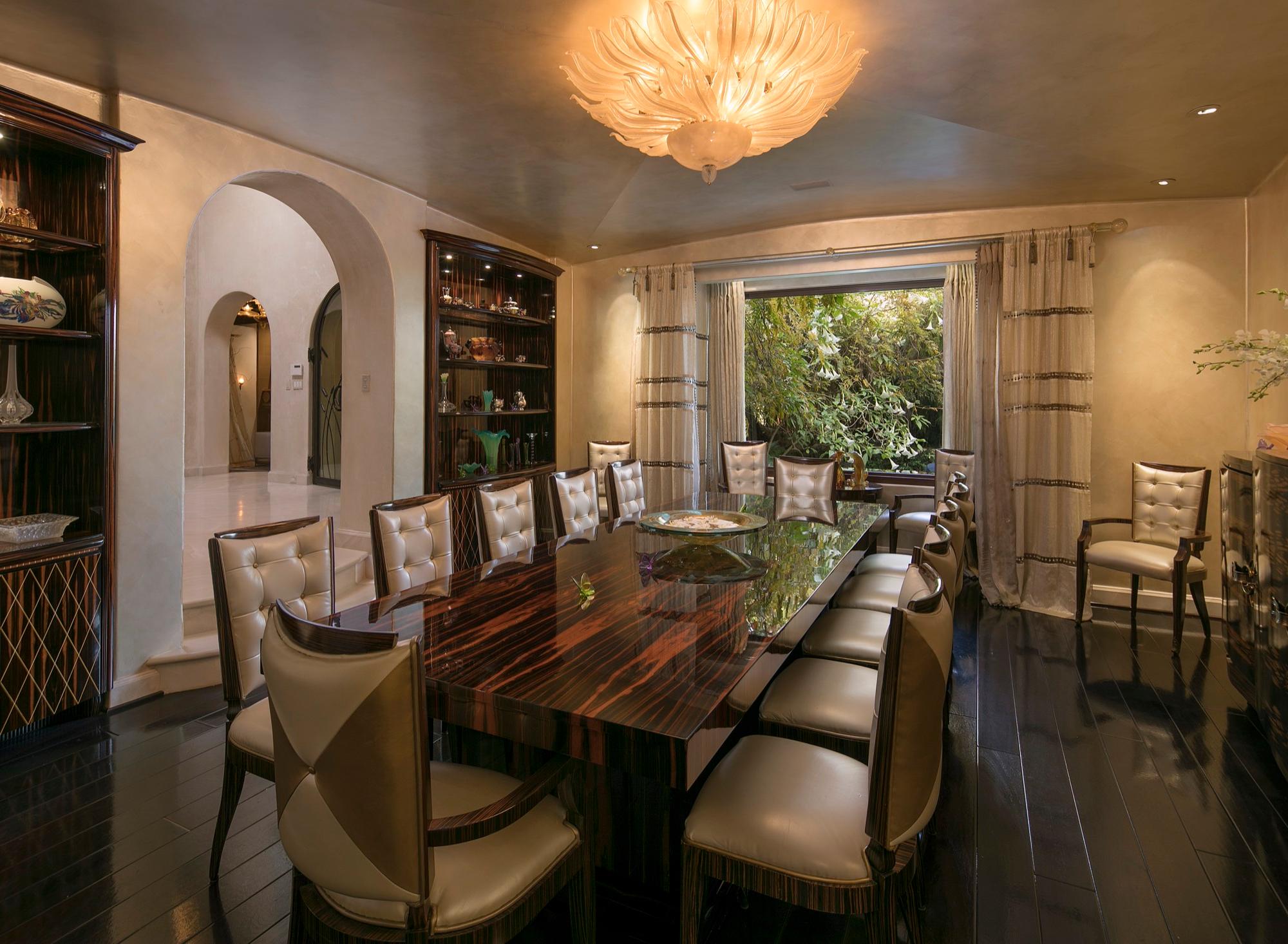 AR's Stunning Med Home — photo 3