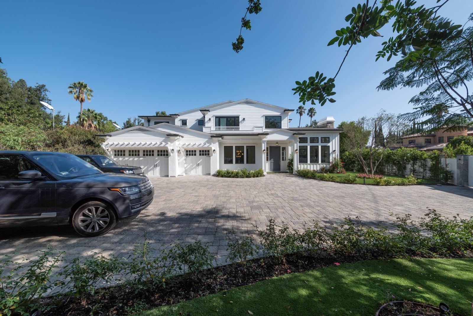 A's Cape Cod Estate — photo 1