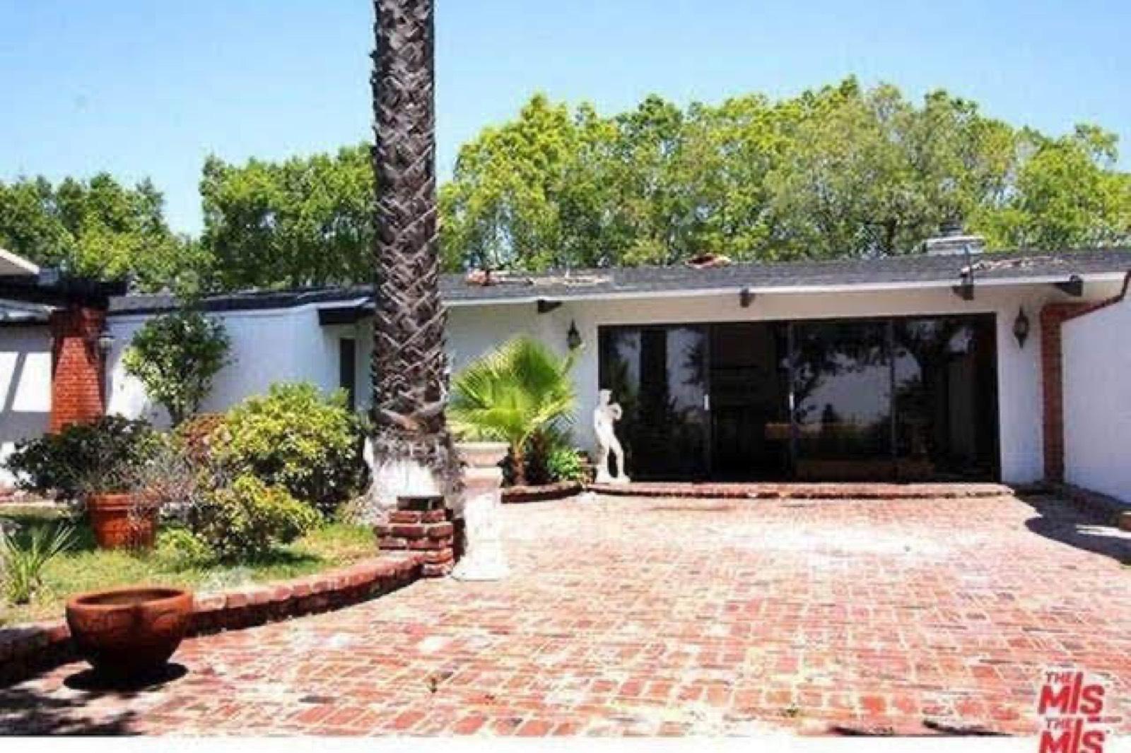A's Carob House — photo 5