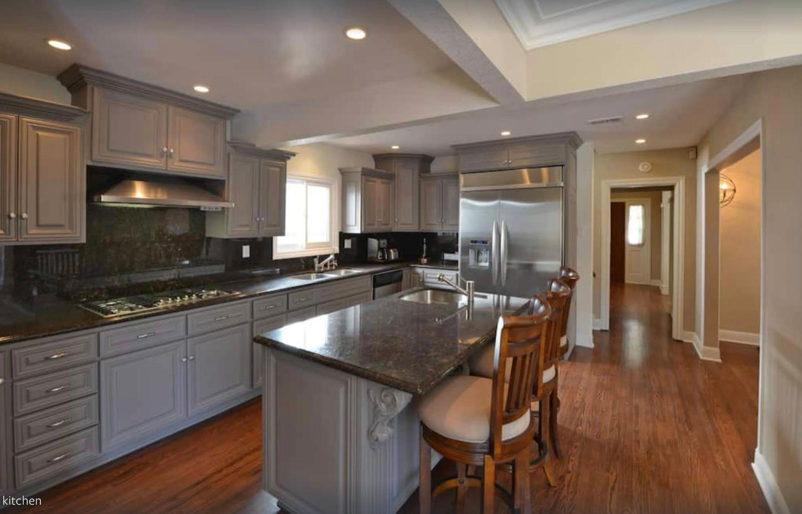A's Magnificent Traditional Home — photo 11