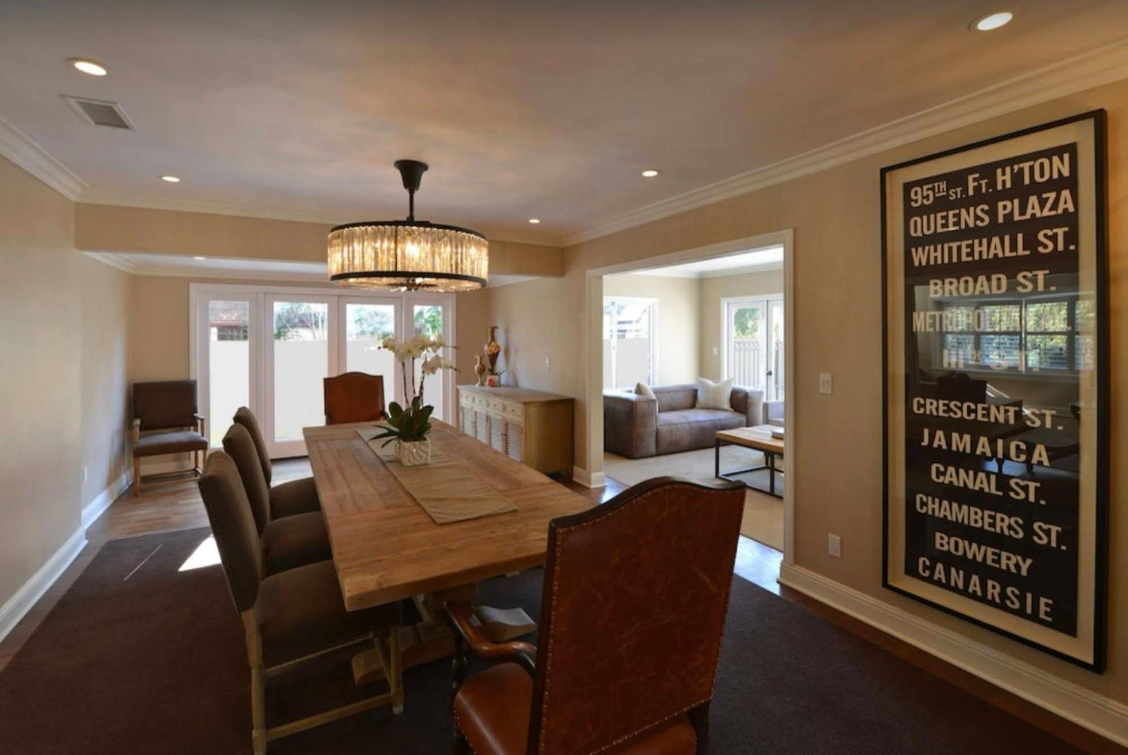 A's Magnificent Traditional Home — photo 8