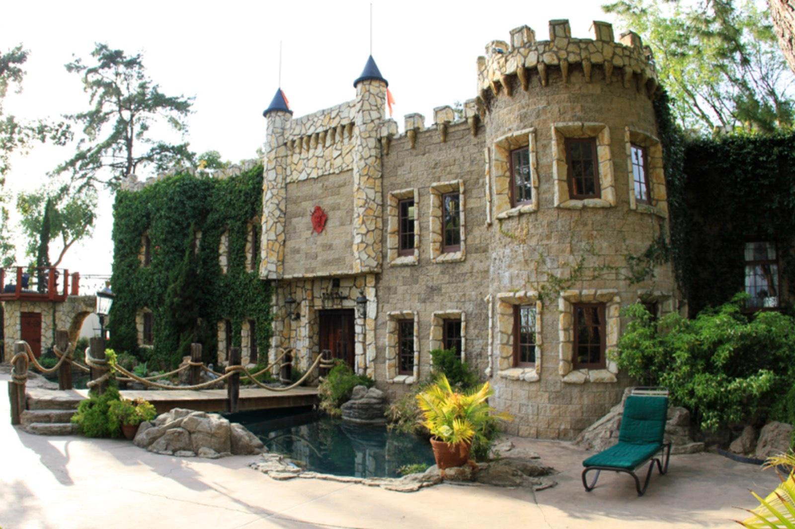 A's Medieval Castle — photo 1