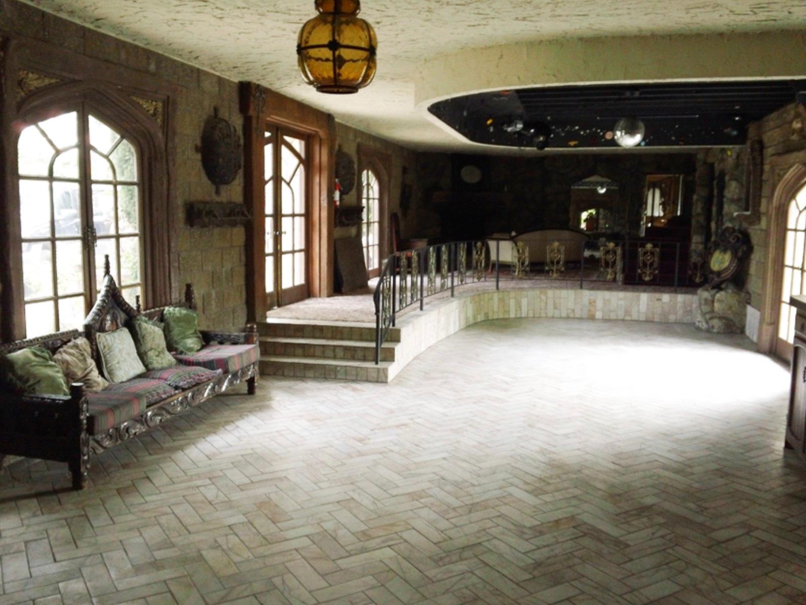 A's Medieval Castle — photo 4
