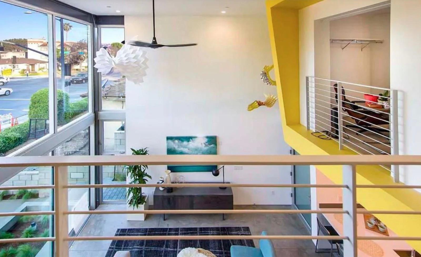 A's Modern Townhouse — photo 2