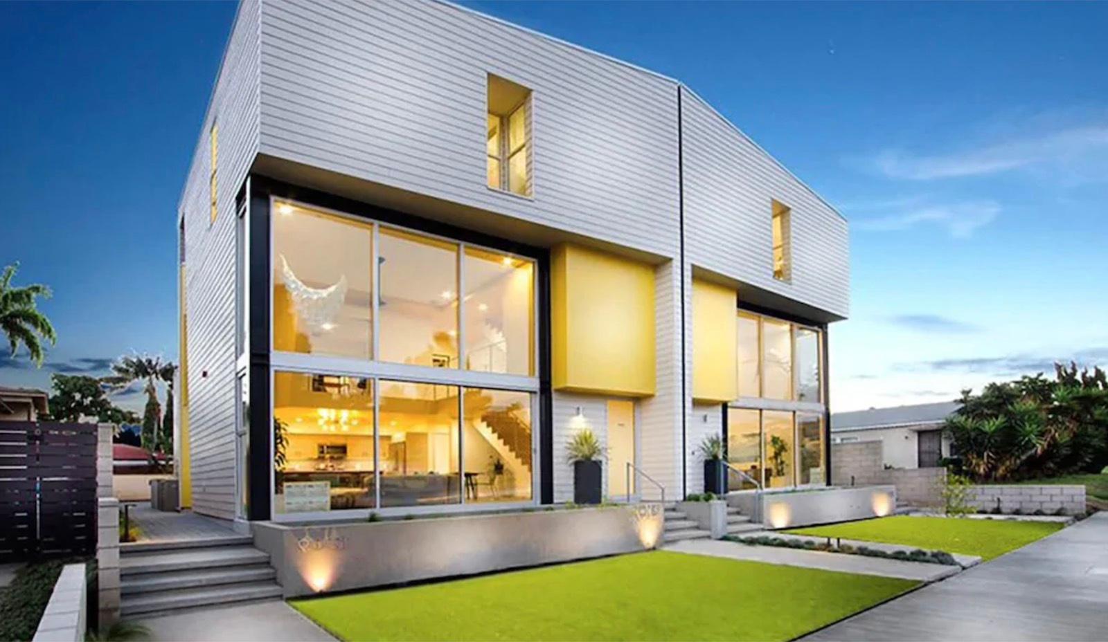 A's Modern Townhouse — photo 1