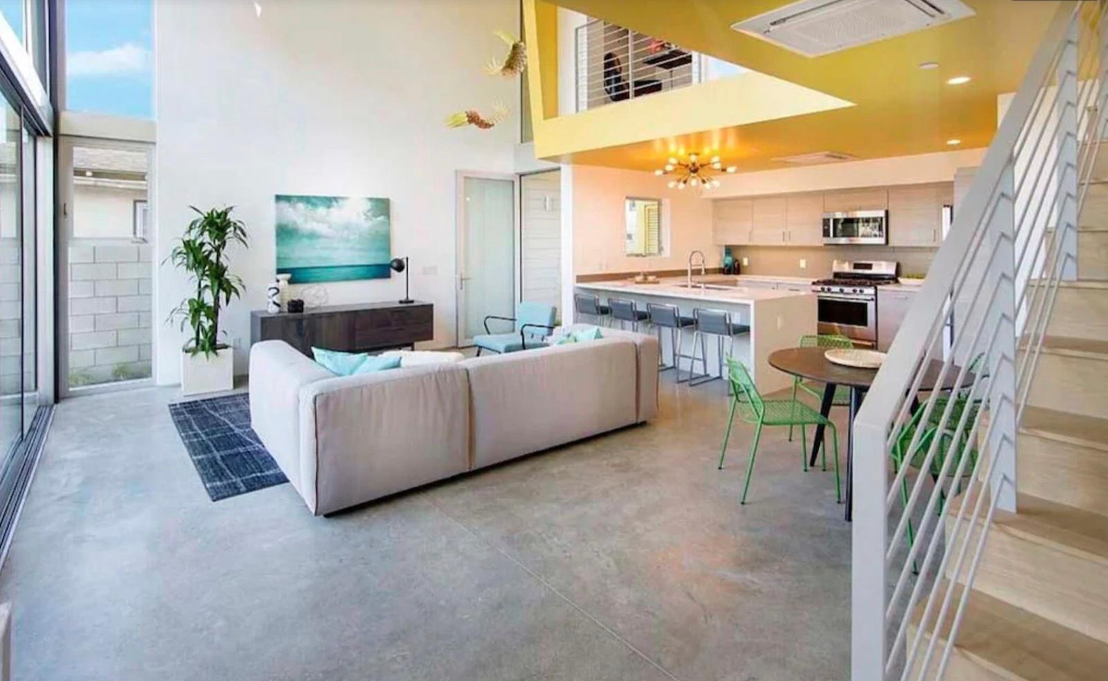 A's Modern Townhouse — photo 11