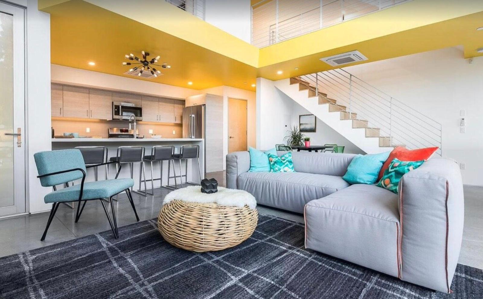 A's Modern Townhouse — photo 3
