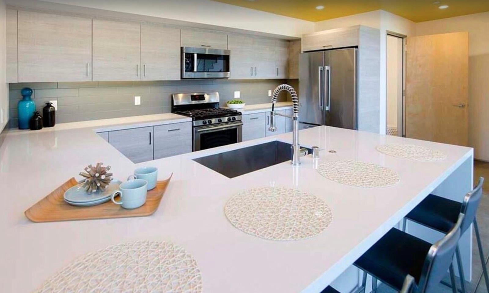A's Modern Townhouse — photo 4