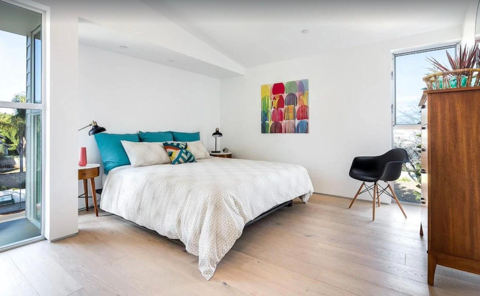 A's Modern Townhouse — photo 7