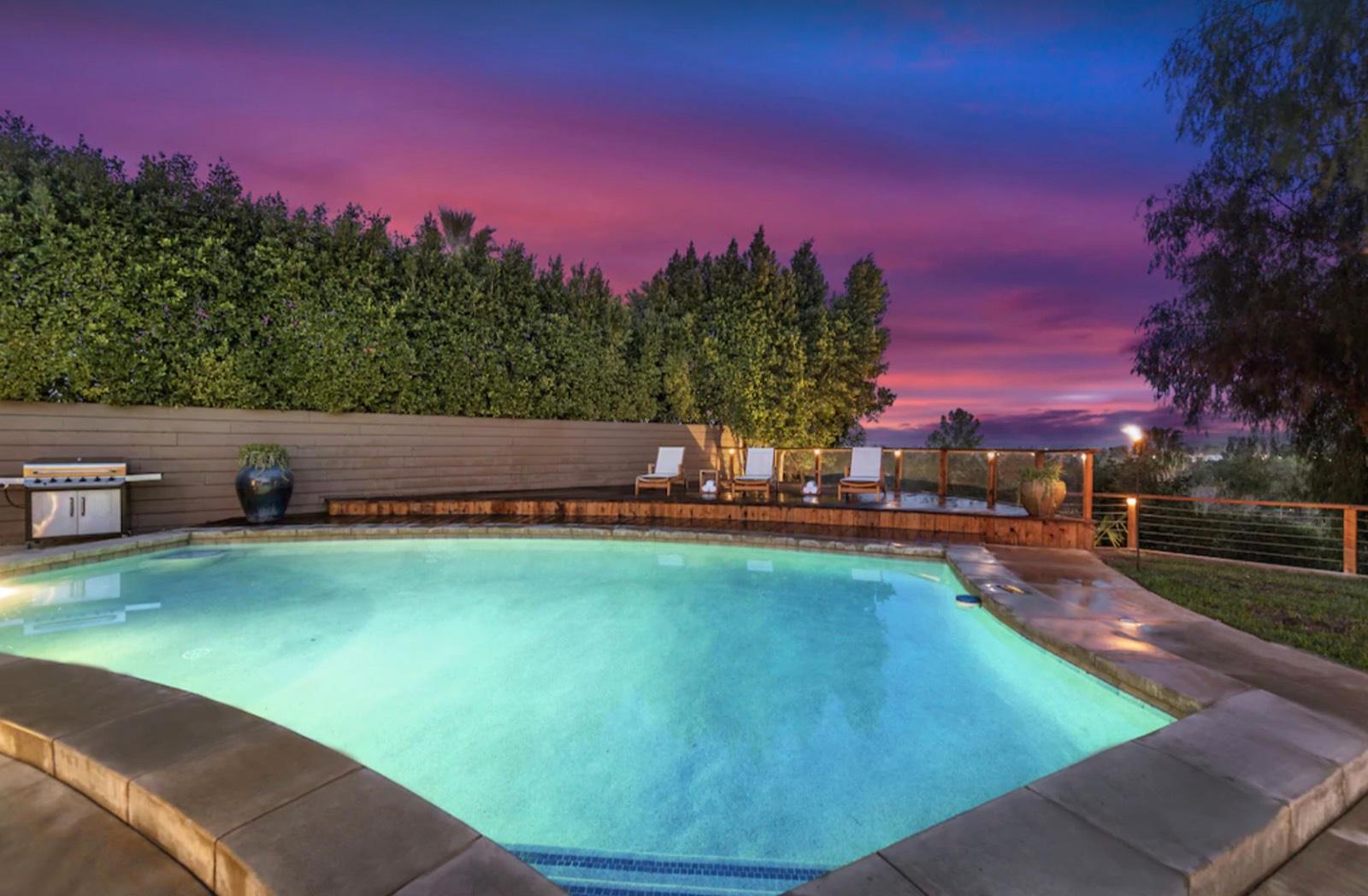 A's Private Light View Home — photo 2