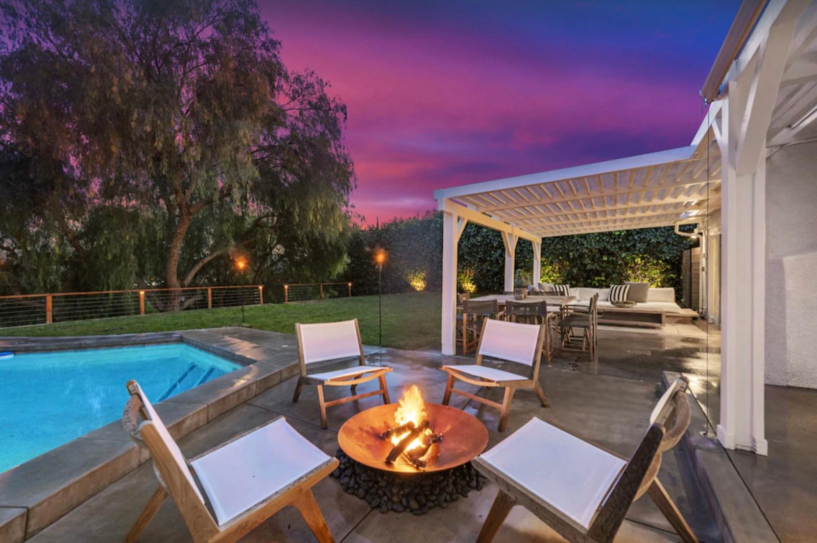 A's Private Light View Home — photo 3