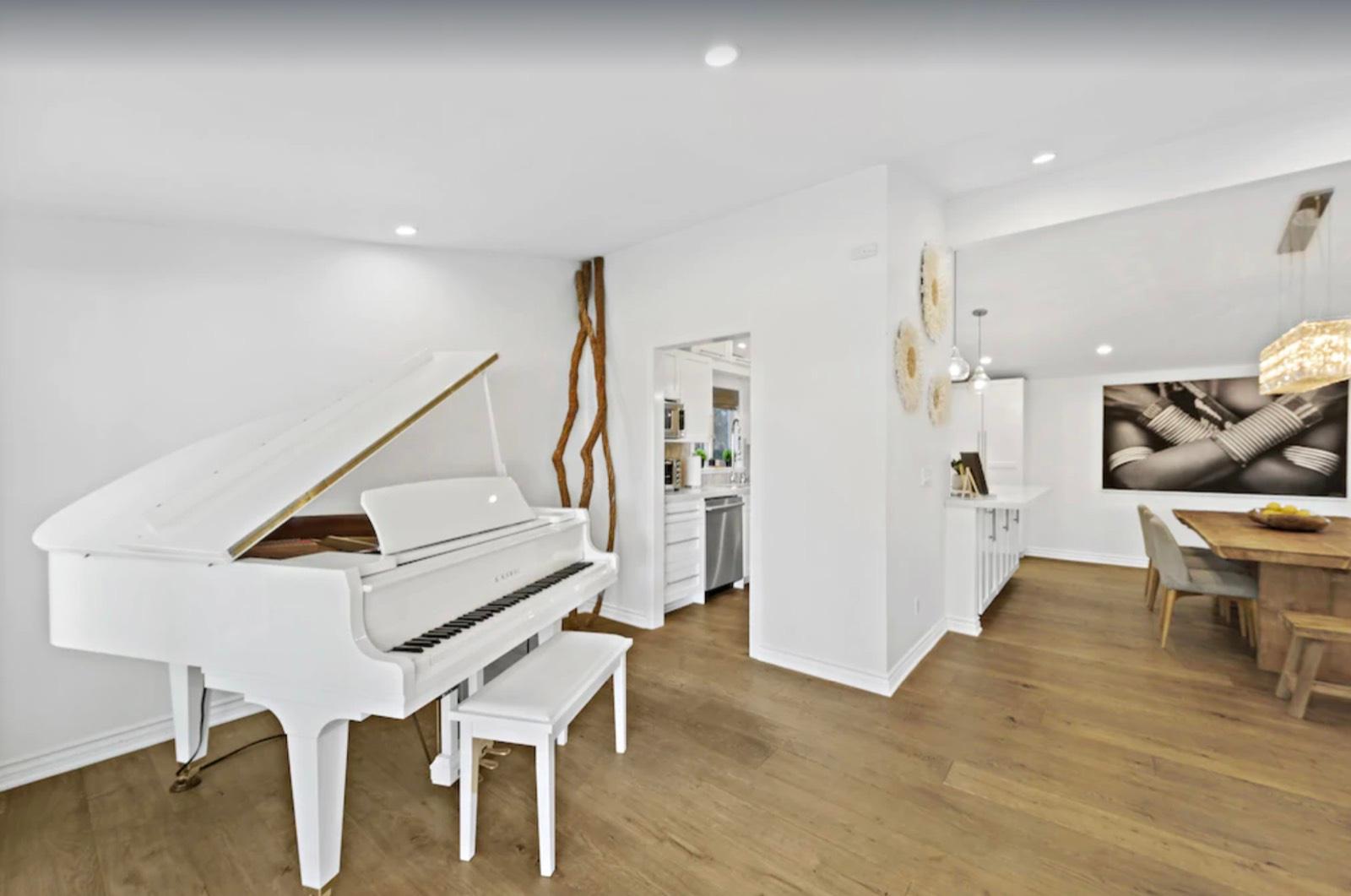 A's Private Light View Home — photo 7