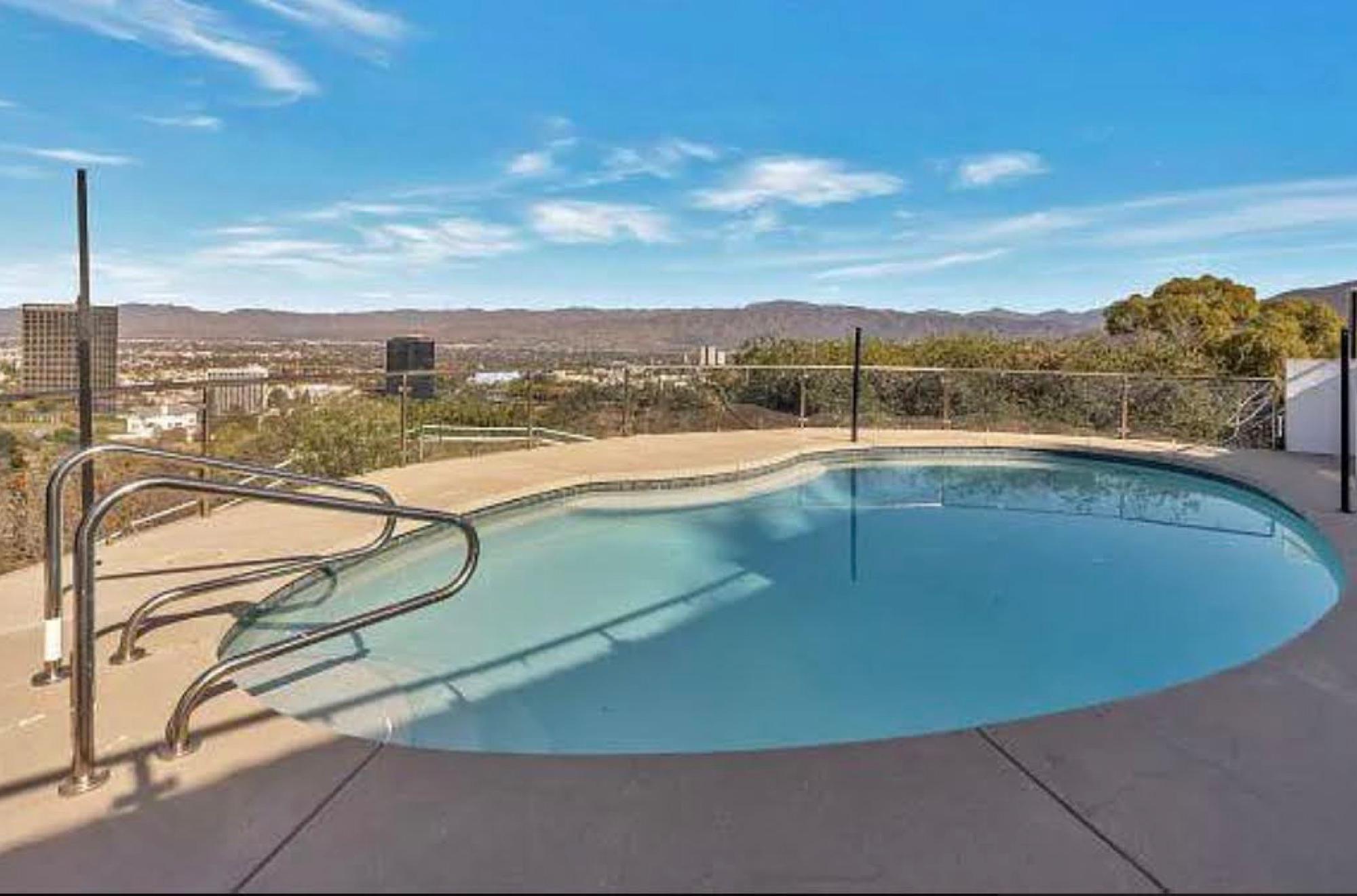 AS S Essential Valley View Home — photo 2