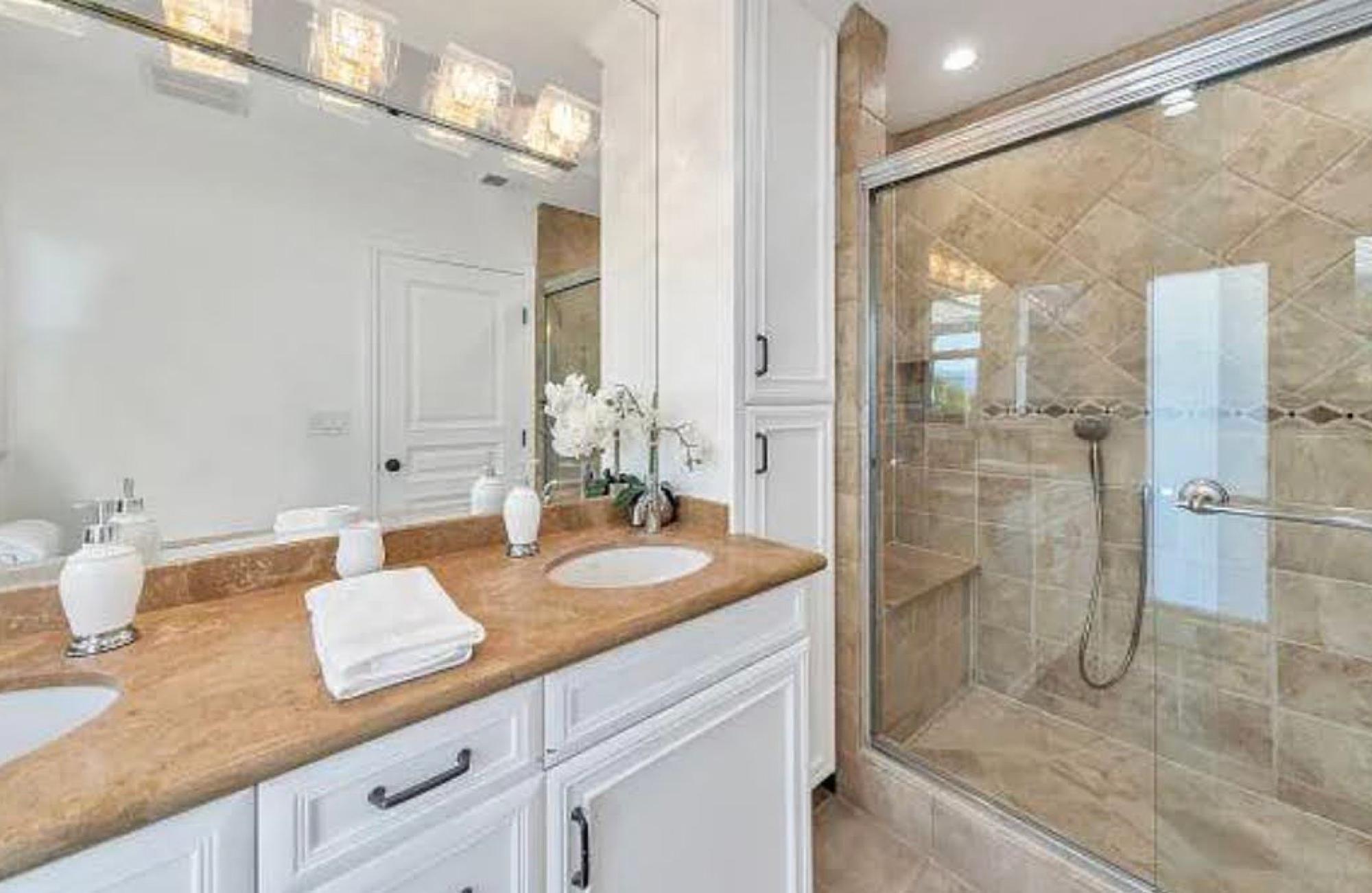 AS S Essential Valley View Home — photo 9
