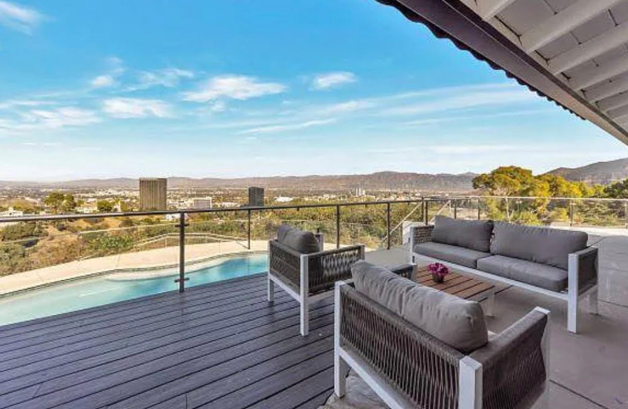 AS S Essential Valley View Home — photo 1