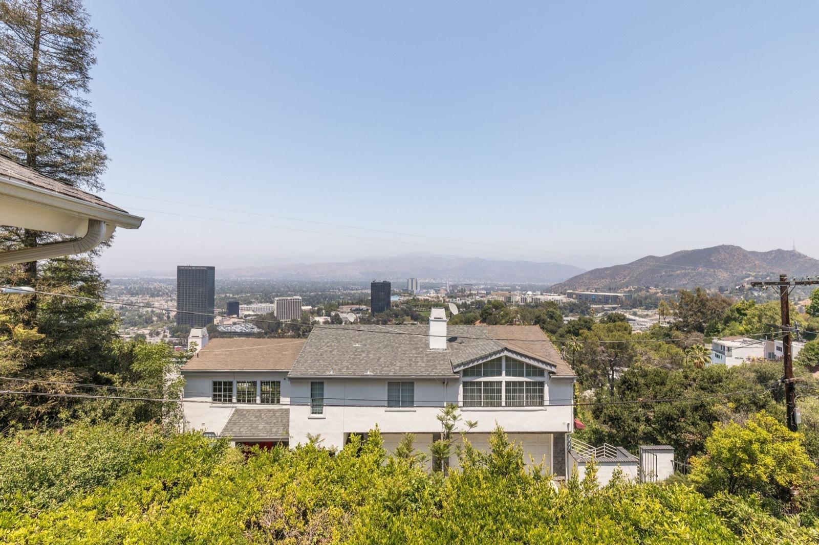 A's Studio City House — photo 1