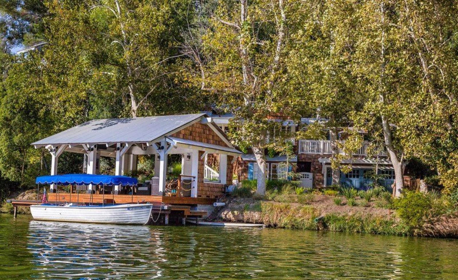 A's Valley Lakefront Cottage — photo 11