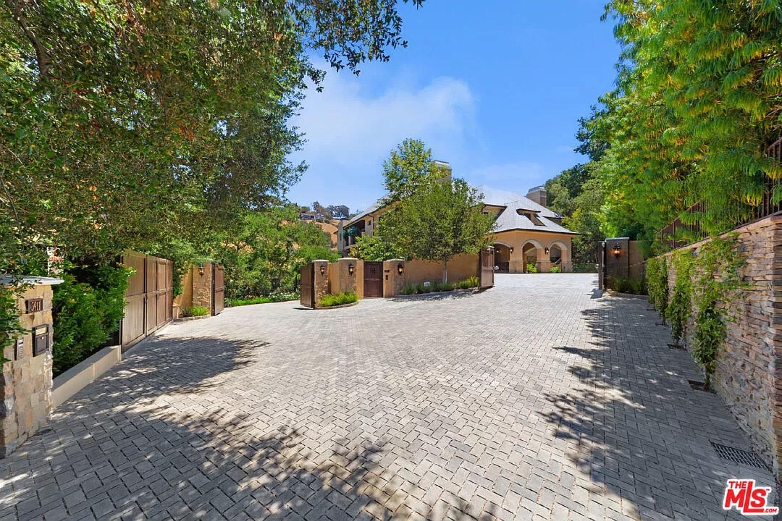 A’s Valley view mansion 11213 — photo 4