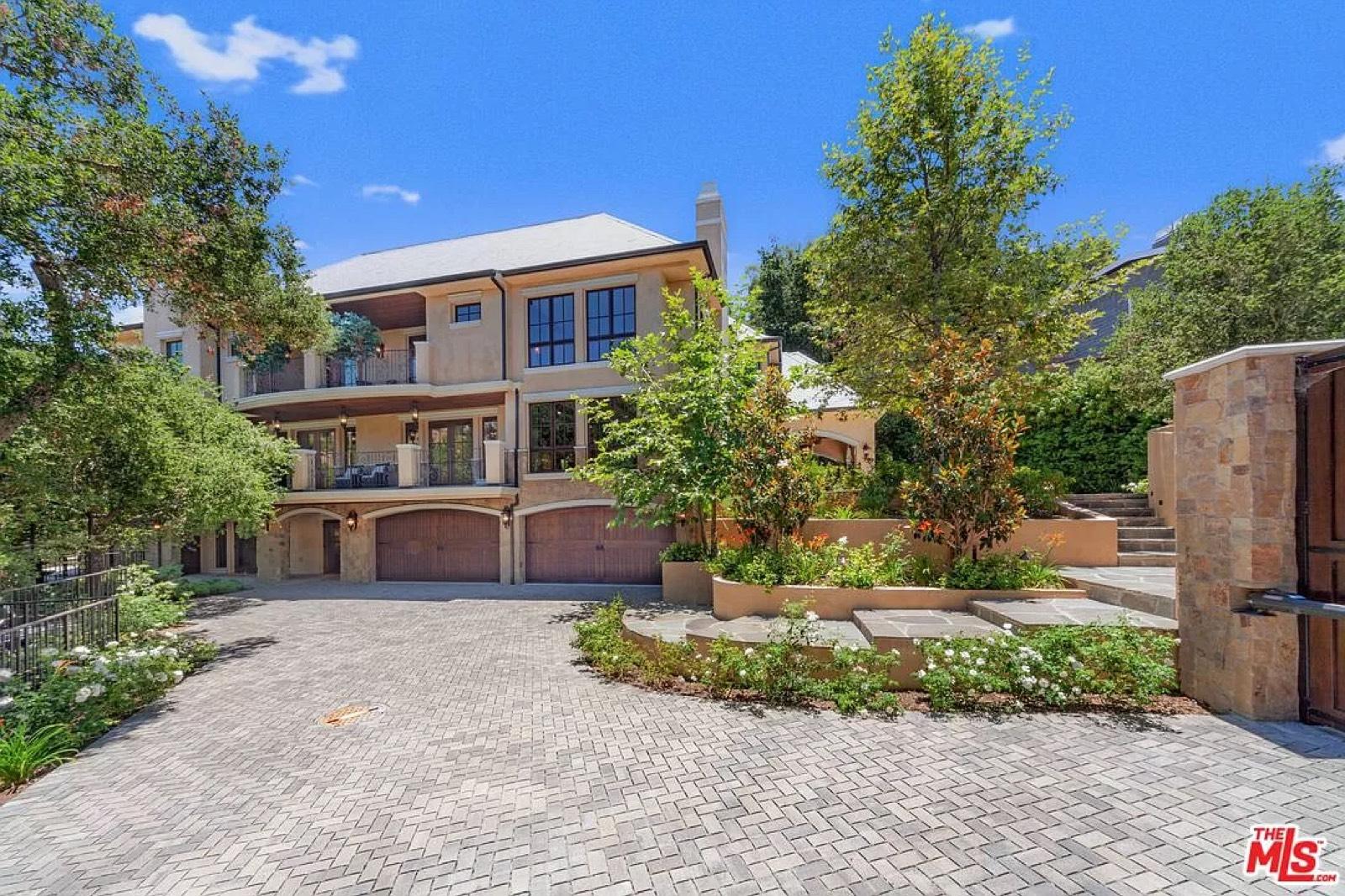 A’s Valley view mansion 11213 — photo 1