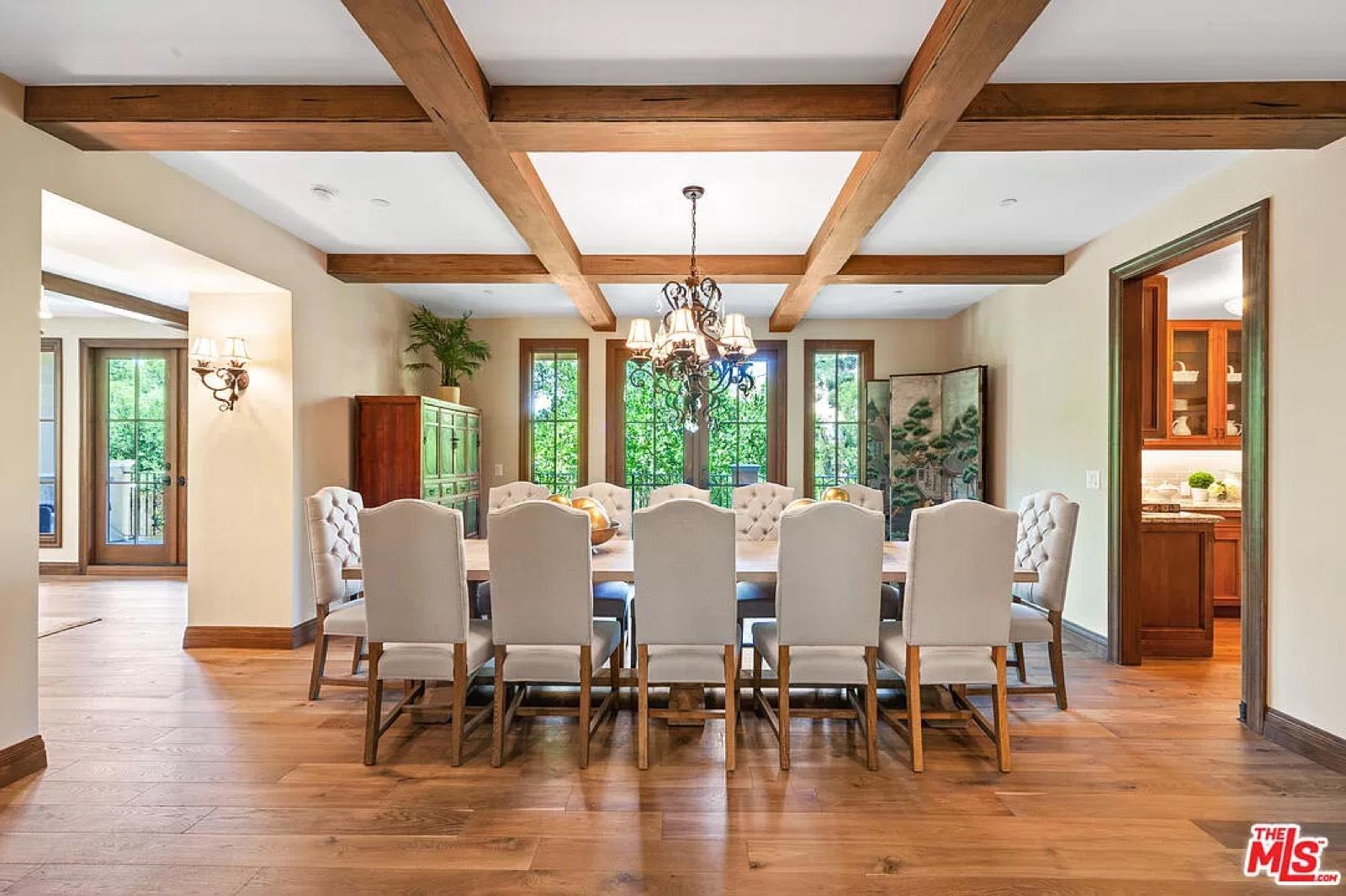 A’s Valley view mansion 11213 — photo 9