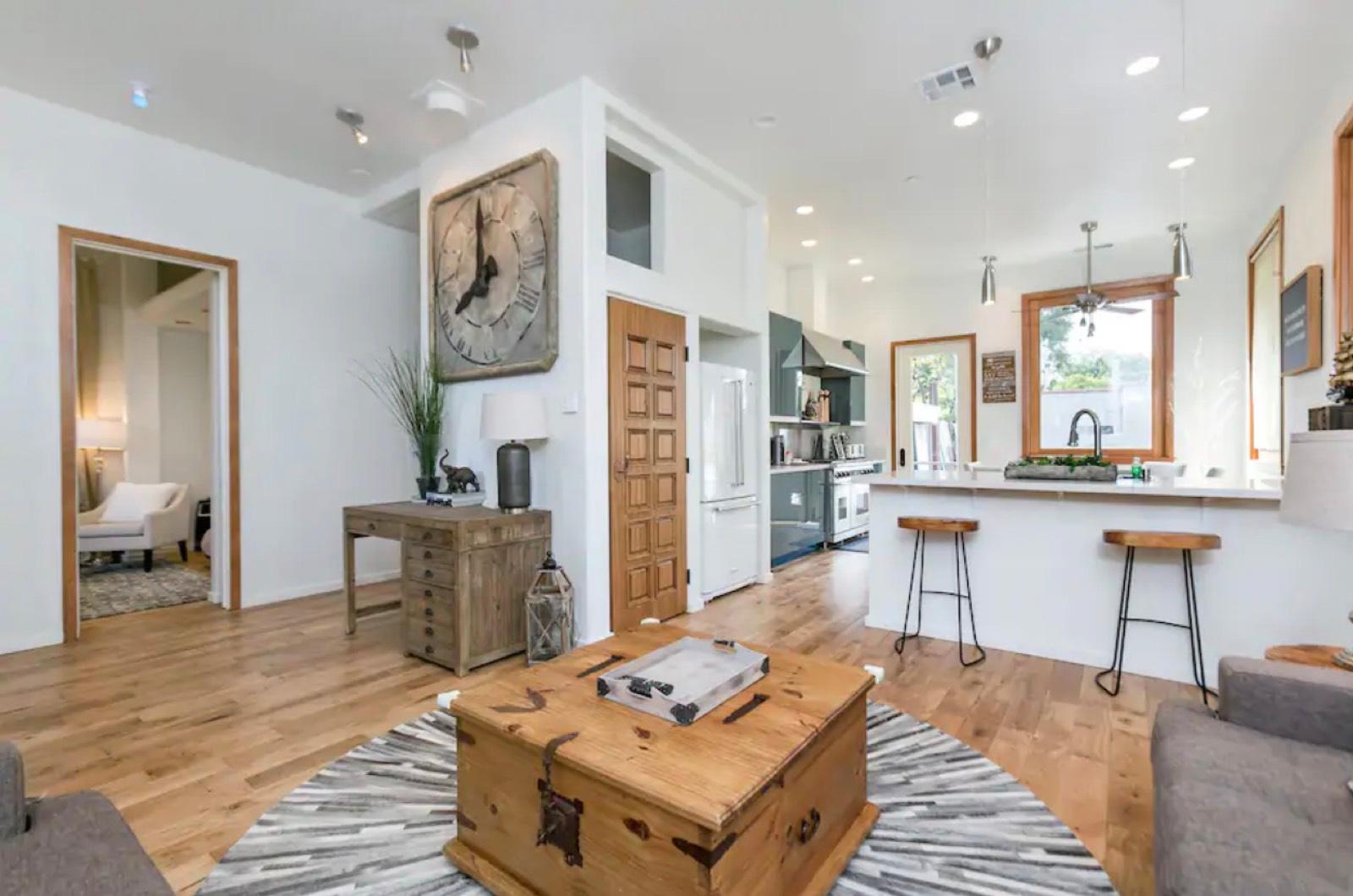 A's West LA Bungalow — photo 2