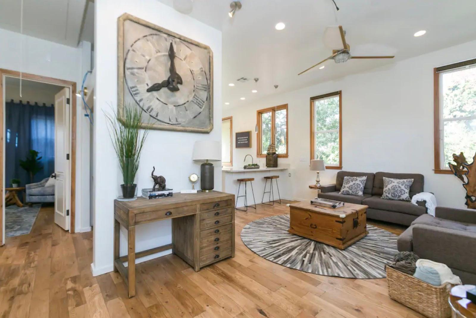 A's West LA Bungalow — photo 4