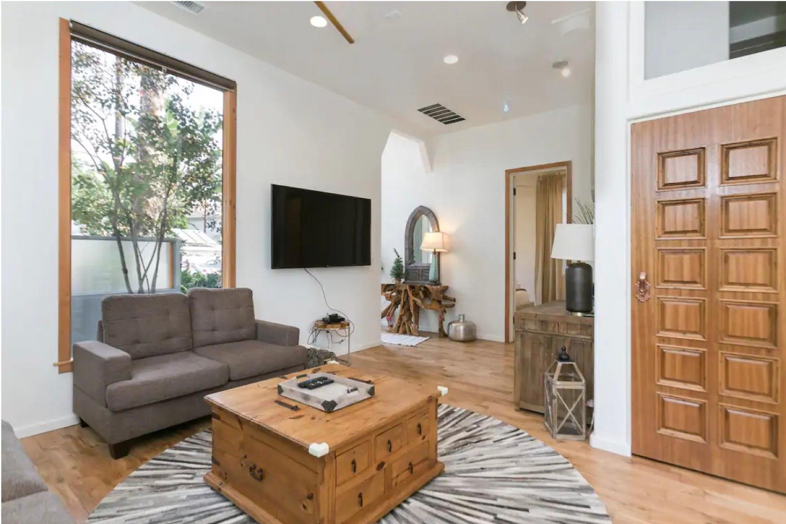 A's West LA Bungalow — photo 7